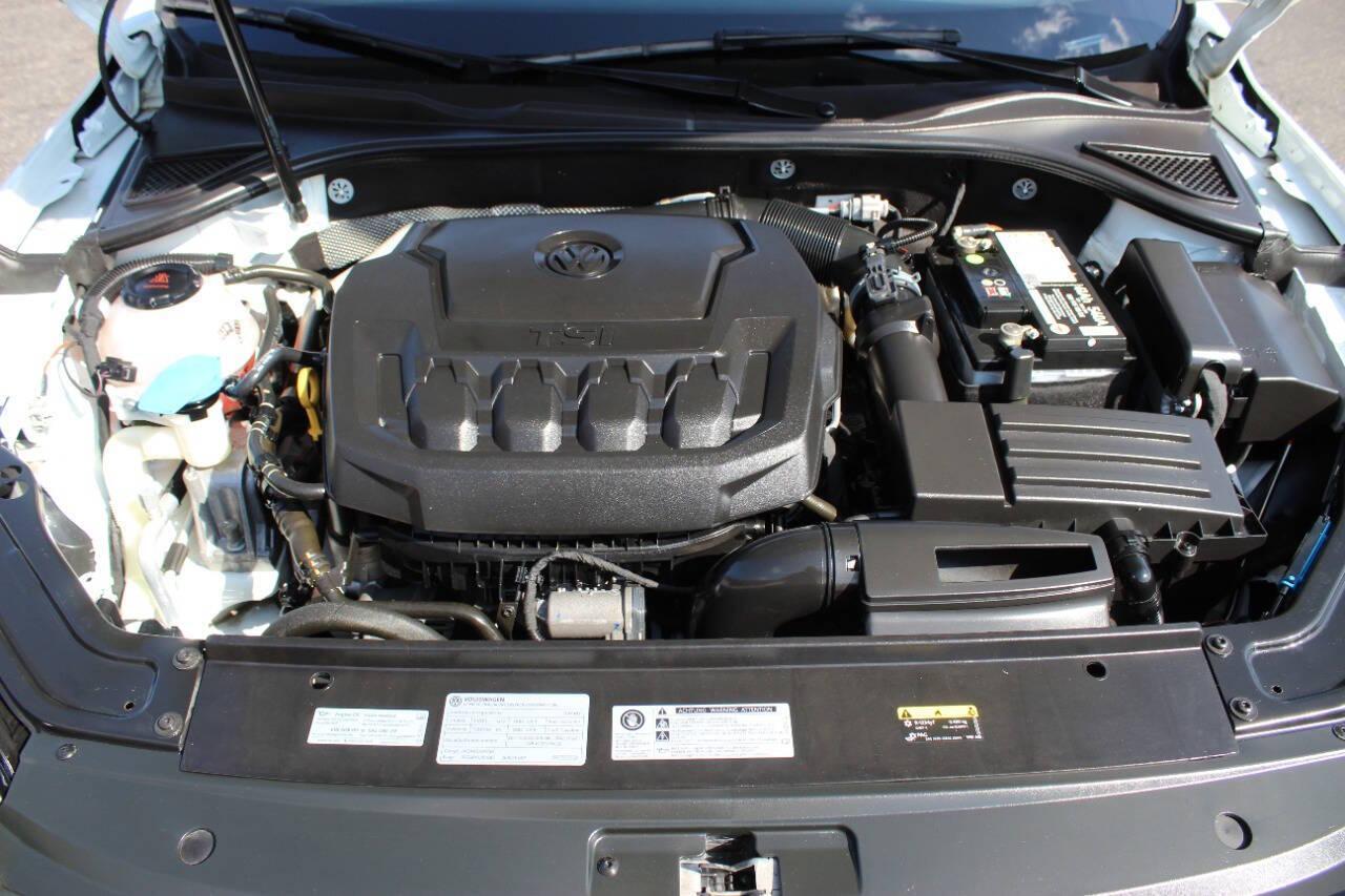 2018 White Volkswagen Passat R-Line (1VWAA7A37JC) with an 2.0L L4 DOHC 16V engine, 6A transmission, located at 4301 NW 39th , Oklahoma City, OK, 73112, (405) 949-5600, 35.512135, -97.598671 - NO DRIVERS LICENCE -NO FULL COVERAGE INSURANCE - NO CREDIT CHECK. COME ON OVER TO SUPERSPORTS, TAKE A LOOK AND TEST DRIVE. PLEASE GIVE US A CALL AT (405) 949-5600. NO LICENCIA DE CONDUCIR - NO SEGURO DE COBERTURA TOTAL - NO VERIFICACION DE CREDITO. VISITENOS EN SUPERSPORTS, MIRE NUESTRO - Photo#7