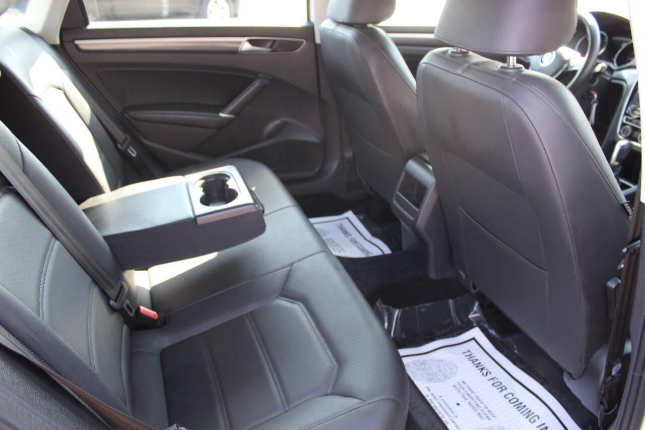 2018 White Volkswagen Passat R-Line (1VWAA7A37JC) with an 2.0L L4 DOHC 16V engine, 6A transmission, located at 4301 NW 39th , Oklahoma City, OK, 73112, (405) 949-5600, 35.512135, -97.598671 - NO DRIVERS LICENCE -NO FULL COVERAGE INSURANCE - NO CREDIT CHECK. COME ON OVER TO SUPERSPORTS, TAKE A LOOK AND TEST DRIVE. PLEASE GIVE US A CALL AT (405) 949-5600. NO LICENCIA DE CONDUCIR - NO SEGURO DE COBERTURA TOTAL - NO VERIFICACION DE CREDITO. VISITENOS EN SUPERSPORTS, MIRE NUESTRO - Photo#10