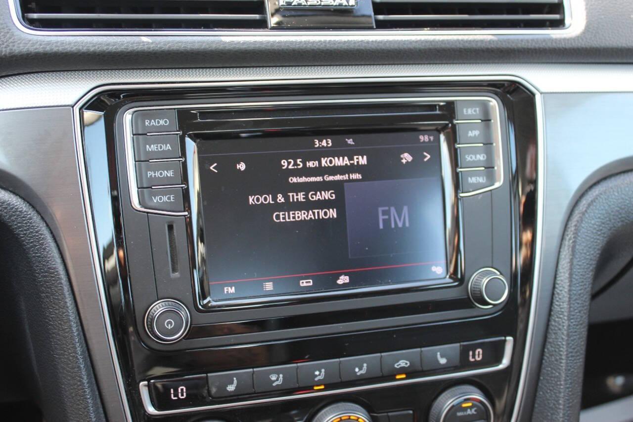 2018 White Volkswagen Passat R-Line (1VWAA7A37JC) with an 2.0L L4 DOHC 16V engine, 6A transmission, located at 4301 NW 39th , Oklahoma City, OK, 73112, (405) 949-5600, 35.512135, -97.598671 - NO DRIVERS LICENCE -NO FULL COVERAGE INSURANCE - NO CREDIT CHECK. COME ON OVER TO SUPERSPORTS, TAKE A LOOK AND TEST DRIVE. PLEASE GIVE US A CALL AT (405) 949-5600. NO LICENCIA DE CONDUCIR - NO SEGURO DE COBERTURA TOTAL - NO VERIFICACION DE CREDITO. VISITENOS EN SUPERSPORTS, MIRE NUESTRO - Photo#18