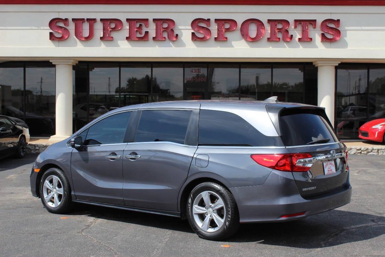 2018 Gray Honda Odyssey EXR (5FNRL6H72JB) with an 3.5L V6 SOHC 24V engine, 6A transmission, located at 4301 NW 39th , Oklahoma City, OK, 73112, (405) 949-5600, 35.512135, -97.598671 - NO DRIVERS LICENCE -NO FULL COVERAGE INSURANCE - NO CREDIT CHECK. COME ON OVER TO SUPERSPORTS, TAKE A LOOK AND TEST DRIVE. PLEASE GIVE US A CALL AT (405) 949-5600. NO LICENCIA DE CONDUCIR - NO SEGURO DE COBERTURA TOTAL - NO VERIFICACION DE CREDITO. VISITENOS EN SUPERSPORTS, MIRE NUESTRO - Photo#4