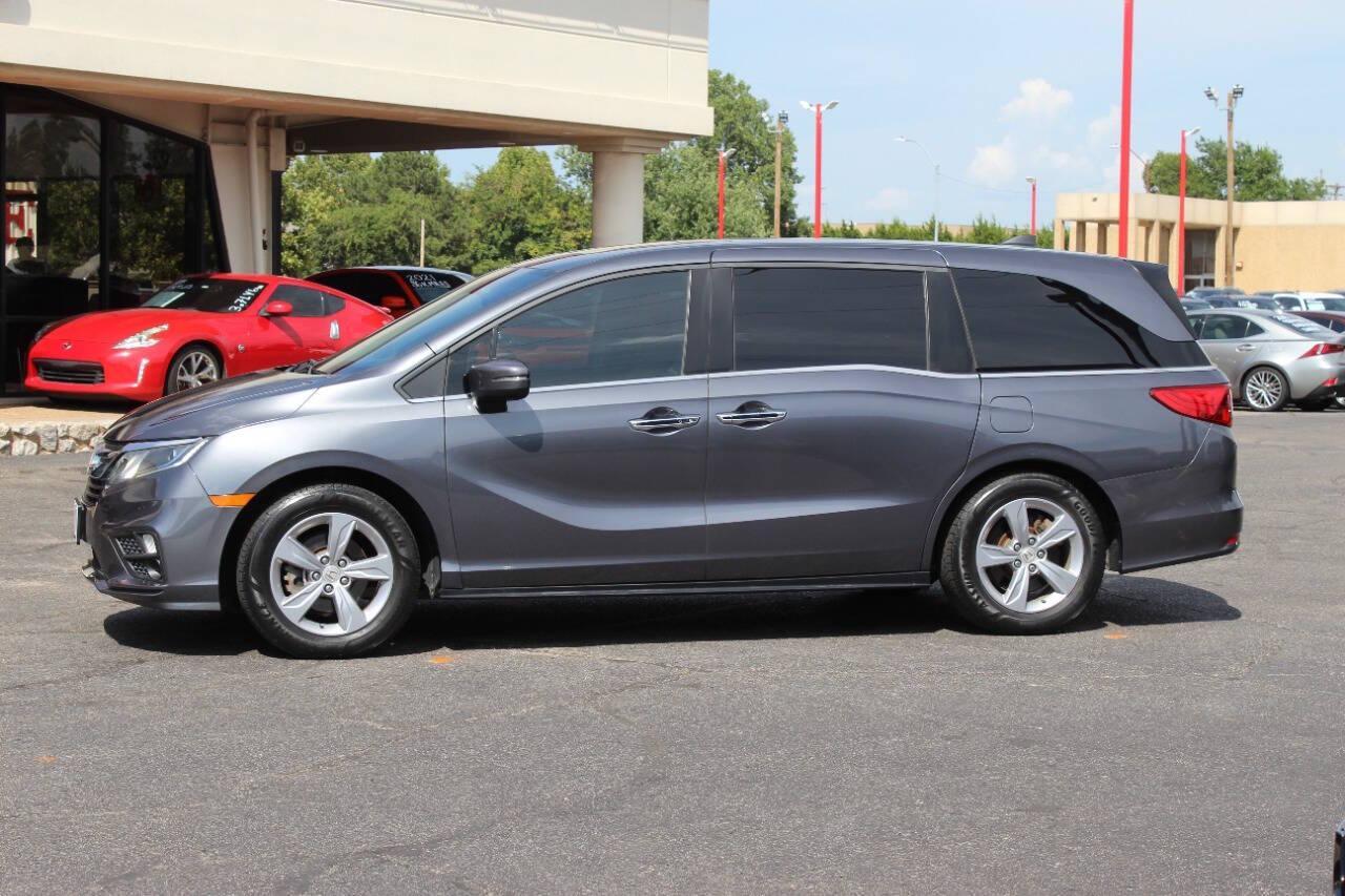 2018 Gray Honda Odyssey EXR (5FNRL6H72JB) with an 3.5L V6 SOHC 24V engine, 6A transmission, located at 4301 NW 39th , Oklahoma City, OK, 73112, (405) 949-5600, 35.512135, -97.598671 - NO DRIVERS LICENCE -NO FULL COVERAGE INSURANCE - NO CREDIT CHECK. COME ON OVER TO SUPERSPORTS, TAKE A LOOK AND TEST DRIVE. PLEASE GIVE US A CALL AT (405) 949-5600. NO LICENCIA DE CONDUCIR - NO SEGURO DE COBERTURA TOTAL - NO VERIFICACION DE CREDITO. VISITENOS EN SUPERSPORTS, MIRE NUESTRO - Photo#5