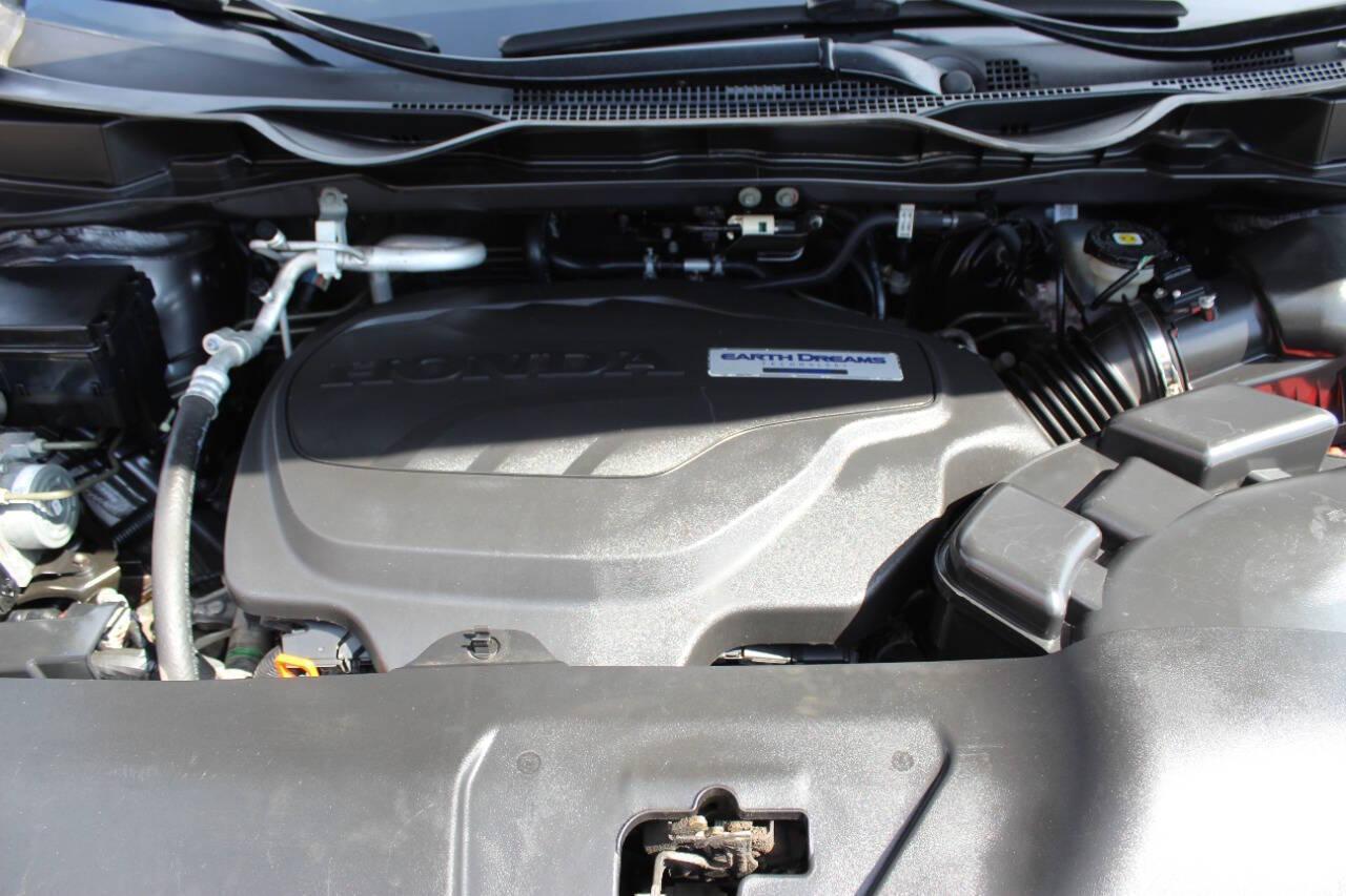 2018 Gray Honda Odyssey EXR (5FNRL6H72JB) with an 3.5L V6 SOHC 24V engine, 6A transmission, located at 4301 NW 39th , Oklahoma City, OK, 73112, (405) 949-5600, 35.512135, -97.598671 - NO DRIVERS LICENCE -NO FULL COVERAGE INSURANCE - NO CREDIT CHECK. COME ON OVER TO SUPERSPORTS, TAKE A LOOK AND TEST DRIVE. PLEASE GIVE US A CALL AT (405) 949-5600. NO LICENCIA DE CONDUCIR - NO SEGURO DE COBERTURA TOTAL - NO VERIFICACION DE CREDITO. VISITENOS EN SUPERSPORTS, MIRE NUESTRO - Photo#7