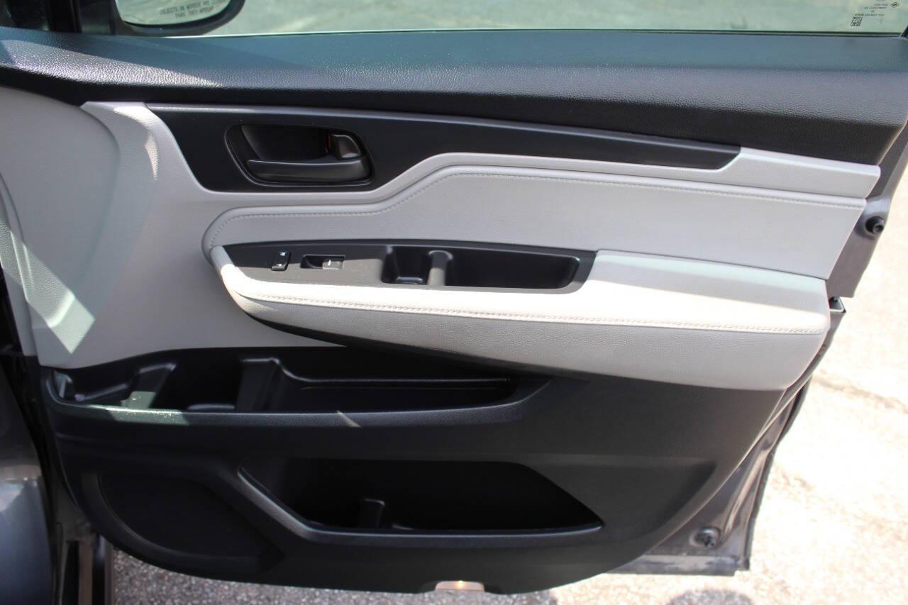 2018 Gray Honda Odyssey EXR (5FNRL6H72JB) with an 3.5L V6 SOHC 24V engine, 6A transmission, located at 4301 NW 39th , Oklahoma City, OK, 73112, (405) 949-5600, 35.512135, -97.598671 - NO DRIVERS LICENCE -NO FULL COVERAGE INSURANCE - NO CREDIT CHECK. COME ON OVER TO SUPERSPORTS, TAKE A LOOK AND TEST DRIVE. PLEASE GIVE US A CALL AT (405) 949-5600. NO LICENCIA DE CONDUCIR - NO SEGURO DE COBERTURA TOTAL - NO VERIFICACION DE CREDITO. VISITENOS EN SUPERSPORTS, MIRE NUESTRO - Photo#9