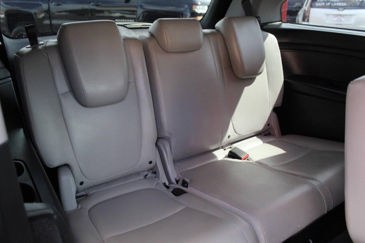 2018 Gray Honda Odyssey EXR (5FNRL6H72JB) with an 3.5L V6 SOHC 24V engine, 6A transmission, located at 4301 NW 39th , Oklahoma City, OK, 73112, (405) 949-5600, 35.512135, -97.598671 - NO DRIVERS LICENCE -NO FULL COVERAGE INSURANCE - NO CREDIT CHECK. COME ON OVER TO SUPERSPORTS, TAKE A LOOK AND TEST DRIVE. PLEASE GIVE US A CALL AT (405) 949-5600. NO LICENCIA DE CONDUCIR - NO SEGURO DE COBERTURA TOTAL - NO VERIFICACION DE CREDITO. VISITENOS EN SUPERSPORTS, MIRE NUESTRO - Photo#11