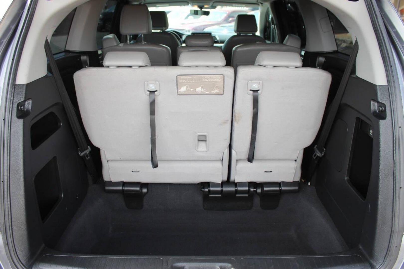 2018 Gray Honda Odyssey EXR (5FNRL6H72JB) with an 3.5L V6 SOHC 24V engine, 6A transmission, located at 4301 NW 39th , Oklahoma City, OK, 73112, (405) 949-5600, 35.512135, -97.598671 - NO DRIVERS LICENCE -NO FULL COVERAGE INSURANCE - NO CREDIT CHECK. COME ON OVER TO SUPERSPORTS, TAKE A LOOK AND TEST DRIVE. PLEASE GIVE US A CALL AT (405) 949-5600. NO LICENCIA DE CONDUCIR - NO SEGURO DE COBERTURA TOTAL - NO VERIFICACION DE CREDITO. VISITENOS EN SUPERSPORTS, MIRE NUESTRO - Photo#12