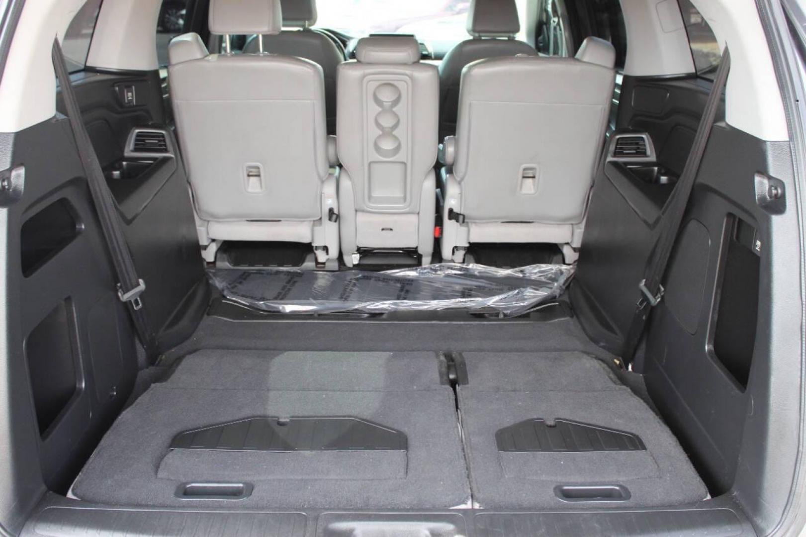 2018 Gray Honda Odyssey EXR (5FNRL6H72JB) with an 3.5L V6 SOHC 24V engine, 6A transmission, located at 4301 NW 39th , Oklahoma City, OK, 73112, (405) 949-5600, 35.512135, -97.598671 - NO DRIVERS LICENCE -NO FULL COVERAGE INSURANCE - NO CREDIT CHECK. COME ON OVER TO SUPERSPORTS, TAKE A LOOK AND TEST DRIVE. PLEASE GIVE US A CALL AT (405) 949-5600. NO LICENCIA DE CONDUCIR - NO SEGURO DE COBERTURA TOTAL - NO VERIFICACION DE CREDITO. VISITENOS EN SUPERSPORTS, MIRE NUESTRO - Photo#14