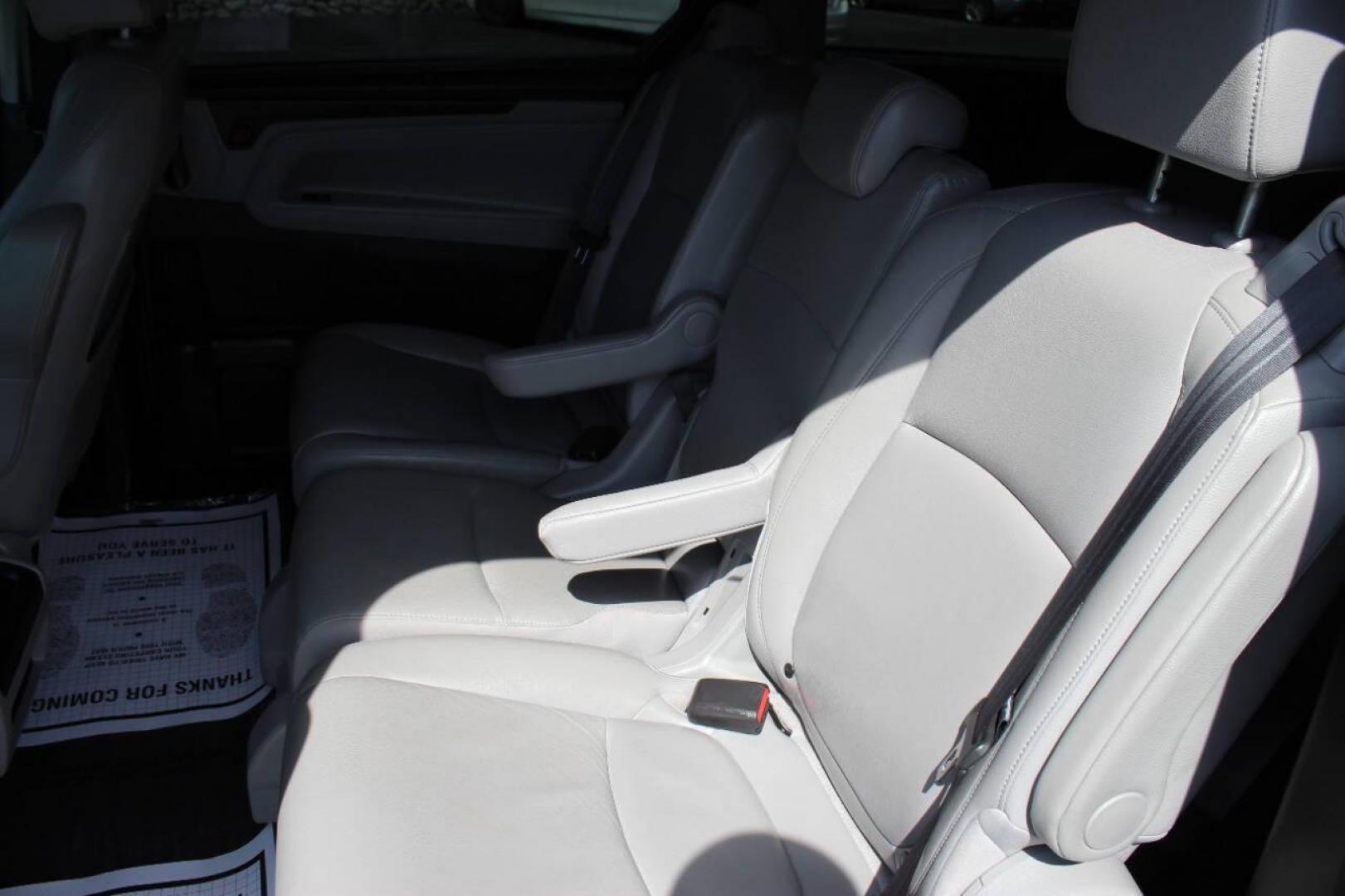 2018 Gray Honda Odyssey EXR (5FNRL6H72JB) with an 3.5L V6 SOHC 24V engine, 6A transmission, located at 4301 NW 39th , Oklahoma City, OK, 73112, (405) 949-5600, 35.512135, -97.598671 - NO DRIVERS LICENCE -NO FULL COVERAGE INSURANCE - NO CREDIT CHECK. COME ON OVER TO SUPERSPORTS, TAKE A LOOK AND TEST DRIVE. PLEASE GIVE US A CALL AT (405) 949-5600. NO LICENCIA DE CONDUCIR - NO SEGURO DE COBERTURA TOTAL - NO VERIFICACION DE CREDITO. VISITENOS EN SUPERSPORTS, MIRE NUESTRO - Photo#15
