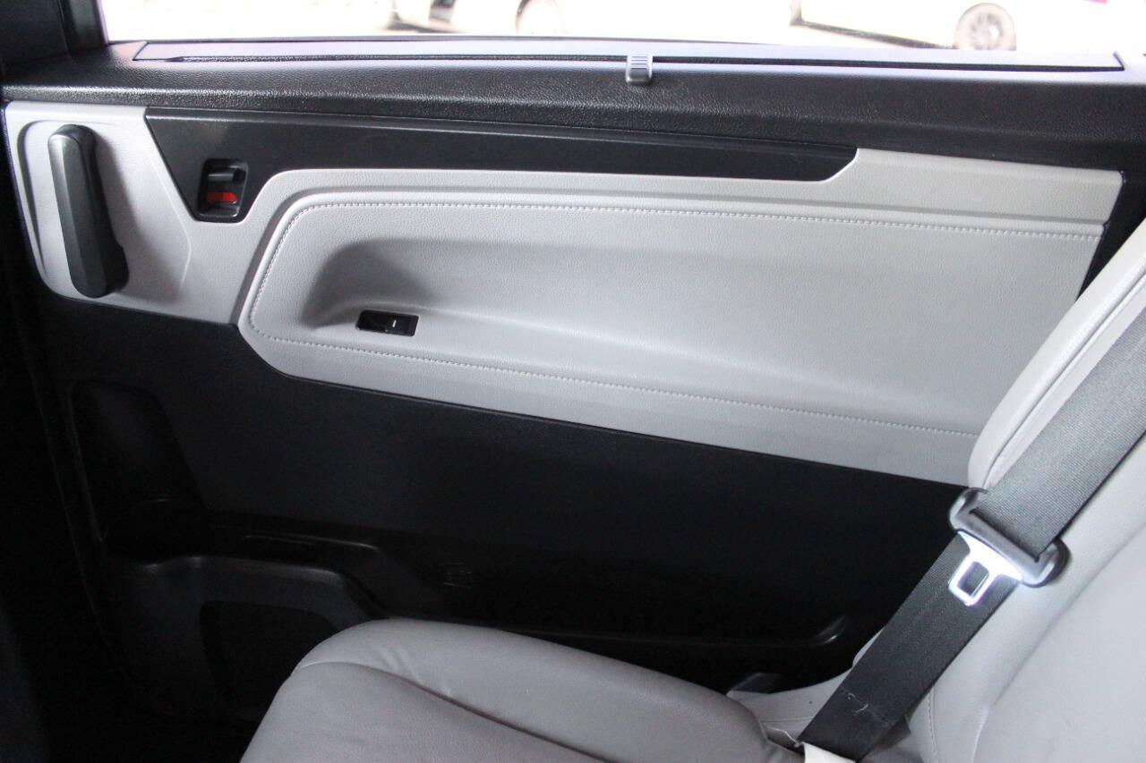 2018 Gray Honda Odyssey EXR (5FNRL6H72JB) with an 3.5L V6 SOHC 24V engine, 6A transmission, located at 4301 NW 39th , Oklahoma City, OK, 73112, (405) 949-5600, 35.512135, -97.598671 - NO DRIVERS LICENCE -NO FULL COVERAGE INSURANCE - NO CREDIT CHECK. COME ON OVER TO SUPERSPORTS, TAKE A LOOK AND TEST DRIVE. PLEASE GIVE US A CALL AT (405) 949-5600. NO LICENCIA DE CONDUCIR - NO SEGURO DE COBERTURA TOTAL - NO VERIFICACION DE CREDITO. VISITENOS EN SUPERSPORTS, MIRE NUESTRO - Photo#12