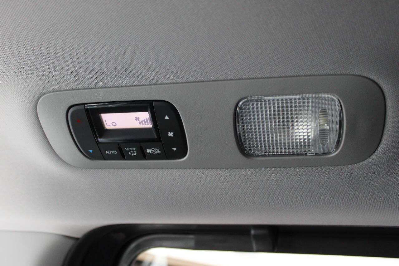 2018 Gray Honda Odyssey EXR (5FNRL6H72JB) with an 3.5L V6 SOHC 24V engine, 6A transmission, located at 4301 NW 39th , Oklahoma City, OK, 73112, (405) 949-5600, 35.512135, -97.598671 - NO DRIVERS LICENCE -NO FULL COVERAGE INSURANCE - NO CREDIT CHECK. COME ON OVER TO SUPERSPORTS, TAKE A LOOK AND TEST DRIVE. PLEASE GIVE US A CALL AT (405) 949-5600. NO LICENCIA DE CONDUCIR - NO SEGURO DE COBERTURA TOTAL - NO VERIFICACION DE CREDITO. VISITENOS EN SUPERSPORTS, MIRE NUESTRO - Photo#26