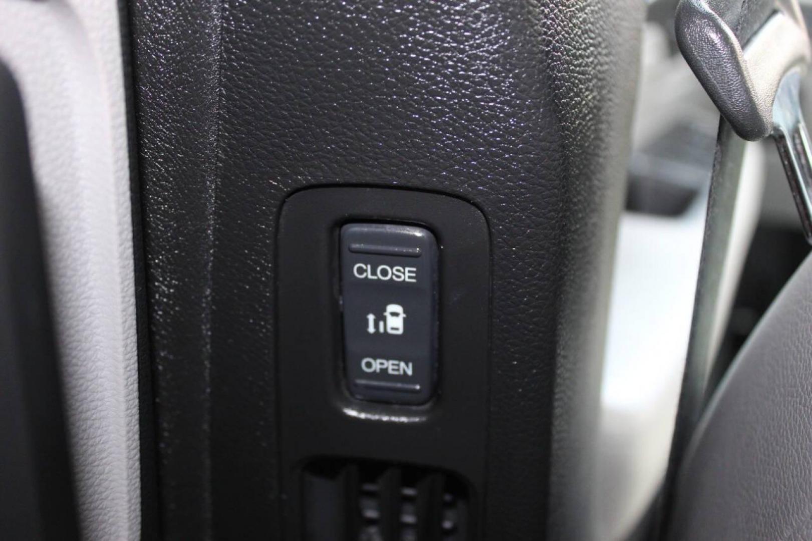 2018 Gray Honda Odyssey EXR (5FNRL6H72JB) with an 3.5L V6 SOHC 24V engine, 6A transmission, located at 4301 NW 39th , Oklahoma City, OK, 73112, (405) 949-5600, 35.512135, -97.598671 - NO DRIVERS LICENCE -NO FULL COVERAGE INSURANCE - NO CREDIT CHECK. COME ON OVER TO SUPERSPORTS, TAKE A LOOK AND TEST DRIVE. PLEASE GIVE US A CALL AT (405) 949-5600. NO LICENCIA DE CONDUCIR - NO SEGURO DE COBERTURA TOTAL - NO VERIFICACION DE CREDITO. VISITENOS EN SUPERSPORTS, MIRE NUESTRO - Photo#19