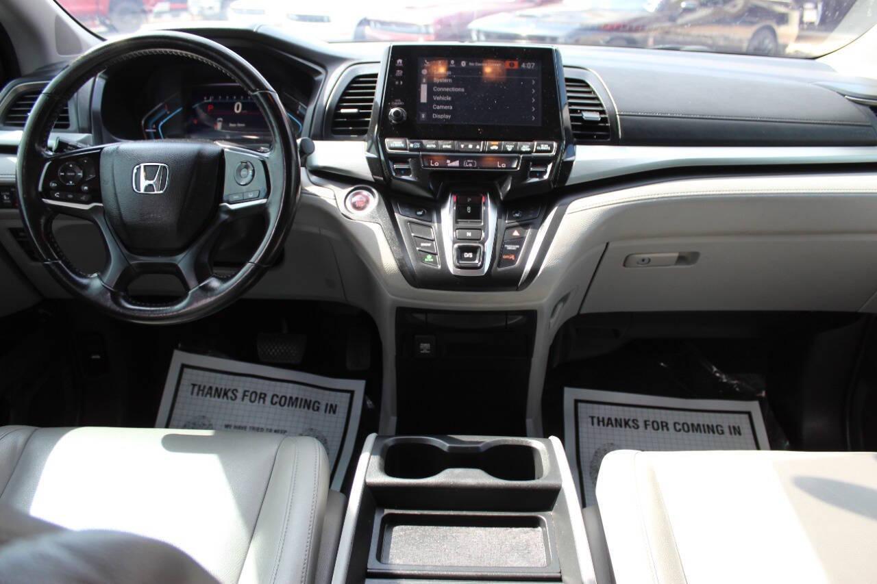 2018 Gray Honda Odyssey EXR (5FNRL6H72JB) with an 3.5L V6 SOHC 24V engine, 6A transmission, located at 4301 NW 39th , Oklahoma City, OK, 73112, (405) 949-5600, 35.512135, -97.598671 - NO DRIVERS LICENCE -NO FULL COVERAGE INSURANCE - NO CREDIT CHECK. COME ON OVER TO SUPERSPORTS, TAKE A LOOK AND TEST DRIVE. PLEASE GIVE US A CALL AT (405) 949-5600. NO LICENCIA DE CONDUCIR - NO SEGURO DE COBERTURA TOTAL - NO VERIFICACION DE CREDITO. VISITENOS EN SUPERSPORTS, MIRE NUESTRO - Photo#20