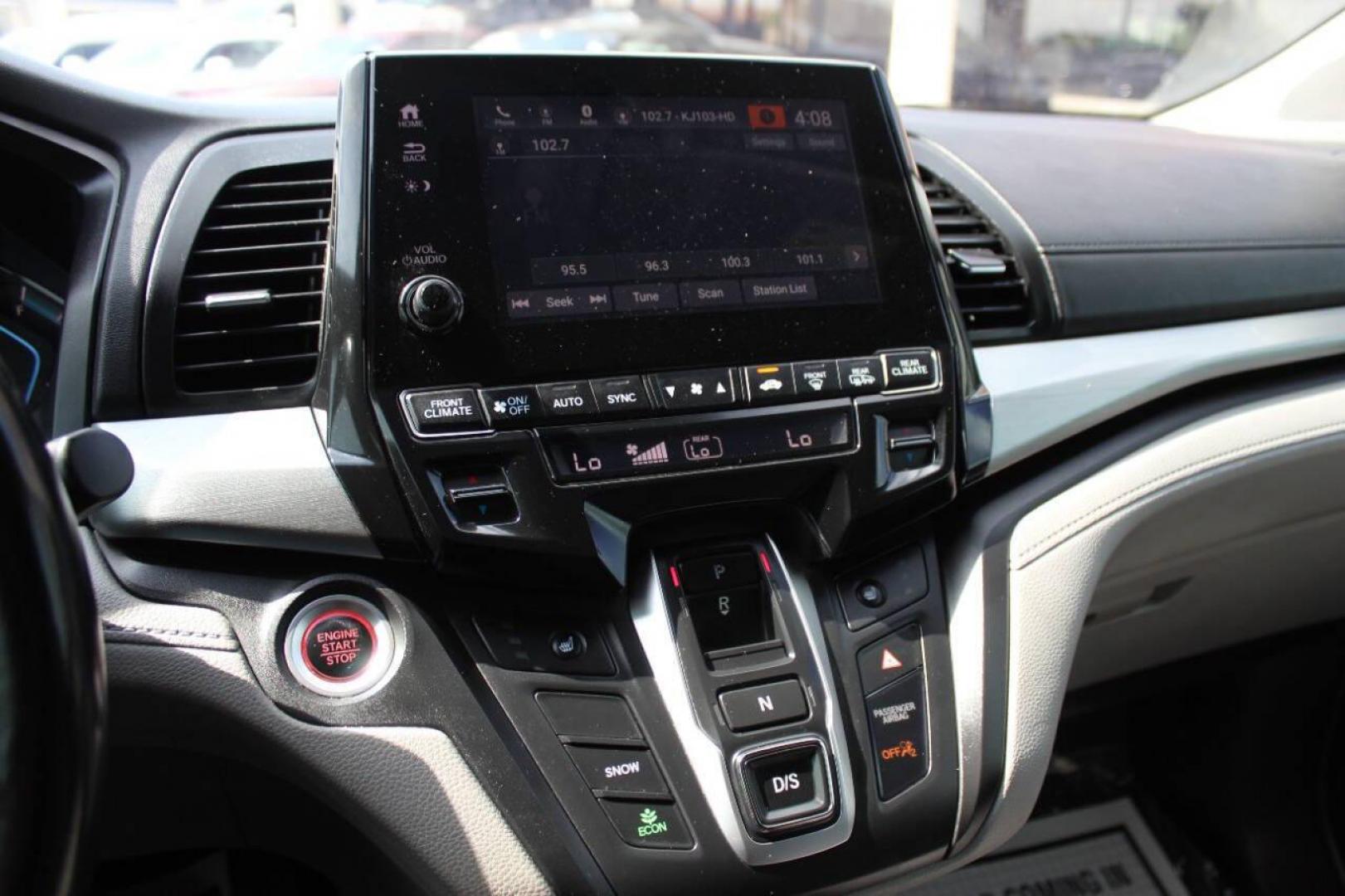 2018 Gray Honda Odyssey EXR (5FNRL6H72JB) with an 3.5L V6 SOHC 24V engine, 6A transmission, located at 4301 NW 39th , Oklahoma City, OK, 73112, (405) 949-5600, 35.512135, -97.598671 - NO DRIVERS LICENCE -NO FULL COVERAGE INSURANCE - NO CREDIT CHECK. COME ON OVER TO SUPERSPORTS, TAKE A LOOK AND TEST DRIVE. PLEASE GIVE US A CALL AT (405) 949-5600. NO LICENCIA DE CONDUCIR - NO SEGURO DE COBERTURA TOTAL - NO VERIFICACION DE CREDITO. VISITENOS EN SUPERSPORTS, MIRE NUESTRO - Photo#23