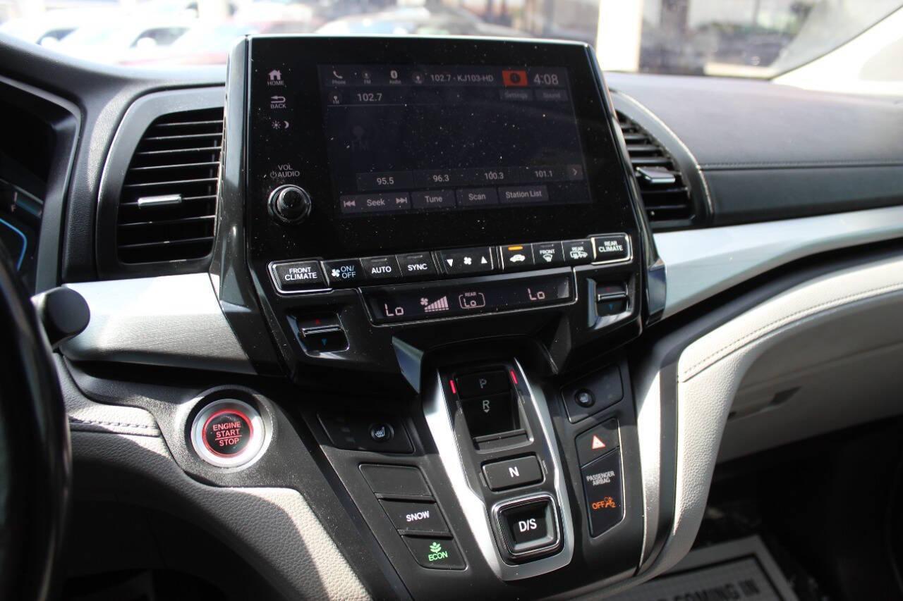 2018 Gray Honda Odyssey EXR (5FNRL6H72JB) with an 3.5L V6 SOHC 24V engine, 6A transmission, located at 4301 NW 39th , Oklahoma City, OK, 73112, (405) 949-5600, 35.512135, -97.598671 - NO DRIVERS LICENCE -NO FULL COVERAGE INSURANCE - NO CREDIT CHECK. COME ON OVER TO SUPERSPORTS, TAKE A LOOK AND TEST DRIVE. PLEASE GIVE US A CALL AT (405) 949-5600. NO LICENCIA DE CONDUCIR - NO SEGURO DE COBERTURA TOTAL - NO VERIFICACION DE CREDITO. VISITENOS EN SUPERSPORTS, MIRE NUESTRO - Photo#21