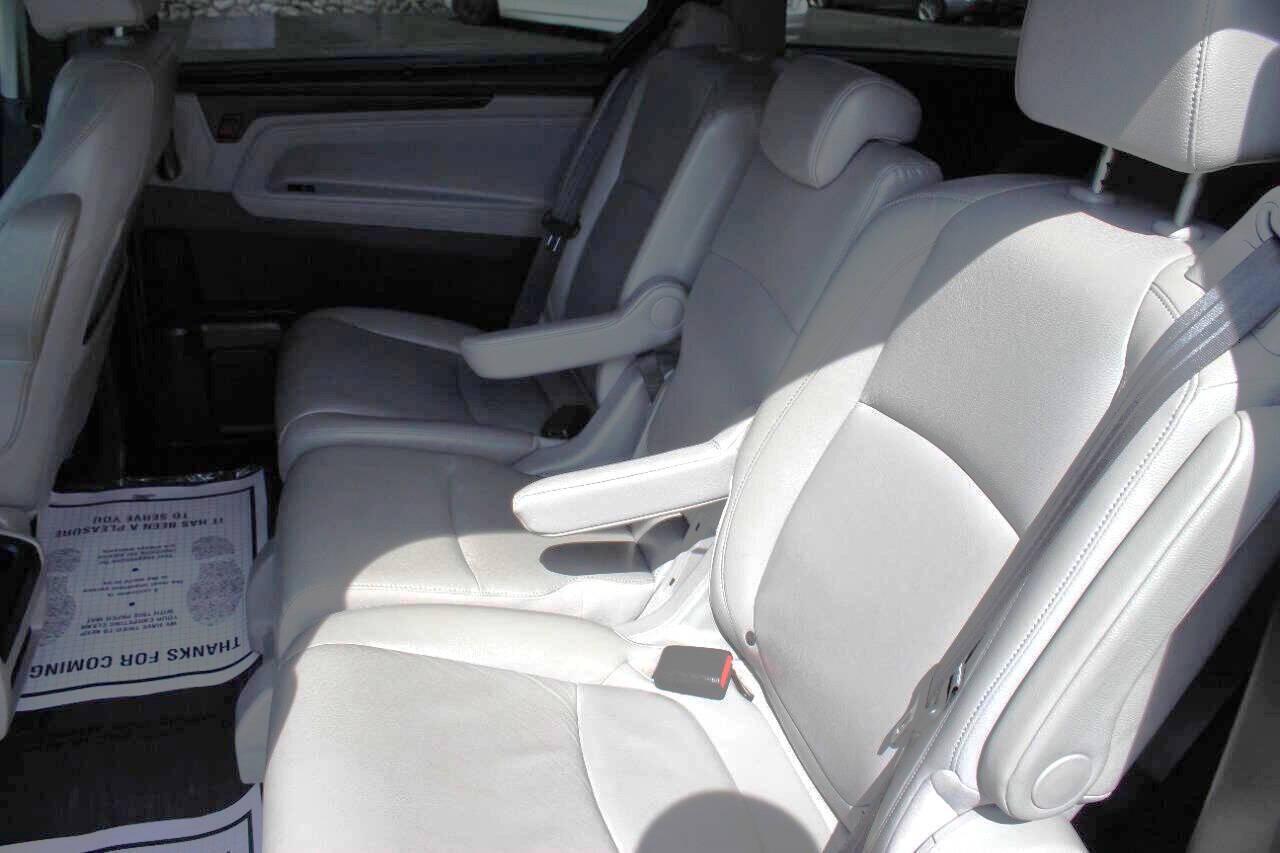 2018 Gray Honda Odyssey EXR (5FNRL6H72JB) with an 3.5L V6 SOHC 24V engine, 6A transmission, located at 4301 NW 39th , Oklahoma City, OK, 73112, (405) 949-5600, 35.512135, -97.598671 - NO DRIVERS LICENCE -NO FULL COVERAGE INSURANCE - NO CREDIT CHECK. COME ON OVER TO SUPERSPORTS, TAKE A LOOK AND TEST DRIVE. PLEASE GIVE US A CALL AT (405) 949-5600. NO LICENCIA DE CONDUCIR - NO SEGURO DE COBERTURA TOTAL - NO VERIFICACION DE CREDITO. VISITENOS EN SUPERSPORTS, MIRE NUESTRO - Photo#16