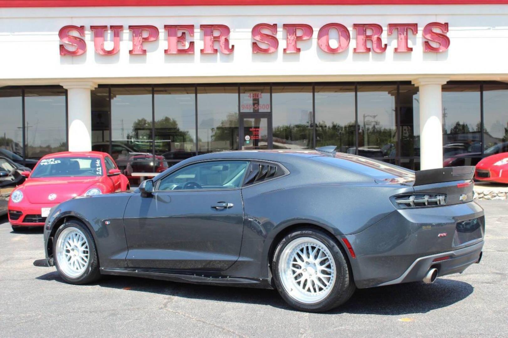2017 Gray Chevrolet Camaro 1LT Coupe (1G1FB1RS9H0) with an 3.6L V6 DOHC 24V engine, 6A transmission, located at 4301 NW 39th , Oklahoma City, OK, 73112, (405) 949-5600, 35.512135, -97.598671 - NO DRIVERS LICENCE -NO FULL COVERAGE INSURANCE - NO CREDIT CHECK. COME ON OVER TO SUPERSPORTS, TAKE A LOOK AND TEST DRIVE. PLEASE GIVE US A CALL AT (405) 949-5600. NO LICENCIA DE CONDUCIR - NO SEGURO DE COBERTURA TOTAL - NO VERIFICACION DE CREDITO. VISITENOS EN SUPERSPORTS, MIRE NUESTRO - Photo#4