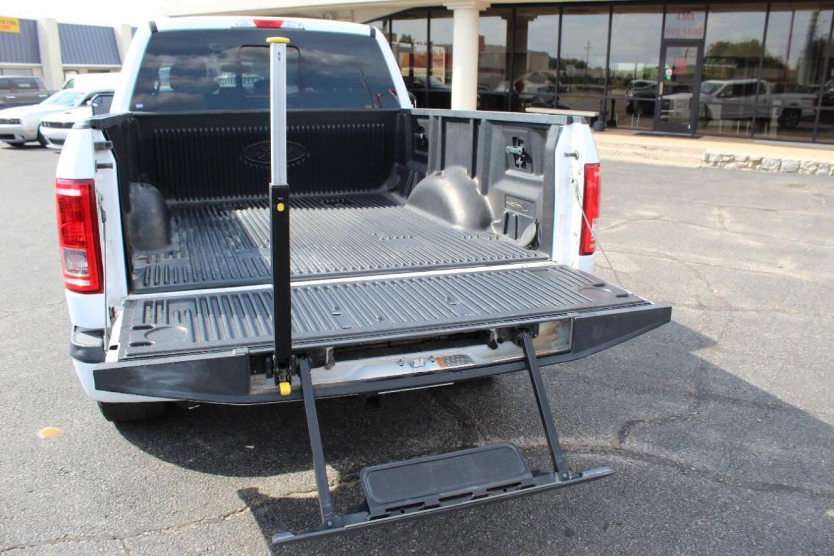 2016 White Ford F-150 XL SuperCrew 6.5-ft. Bed 4WD (1FTFW1EG1GK) with an 3.5 V6 engine, 6A transmission, located at 4301 NW 39th , Oklahoma City, OK, 73112, (405) 949-5600, 35.512135, -97.598671 - NO DRIVERS LICENCE -NO FULL COVERAGE INSURANCE - NO CREDIT CHECK. COME ON OVER TO SUPERSPORTS, TAKE A LOOK AND TEST DRIVE. PLEASE GIVE US A CALL AT (405) 949-5600. NO LICENCIA DE CONDUCIR - NO SEGURO DE COBERTURA TOTAL - NO VERIFICACION DE CREDITO. VISITENOS EN SUPERSPORTS, MIRE NUESTRO - Photo#12