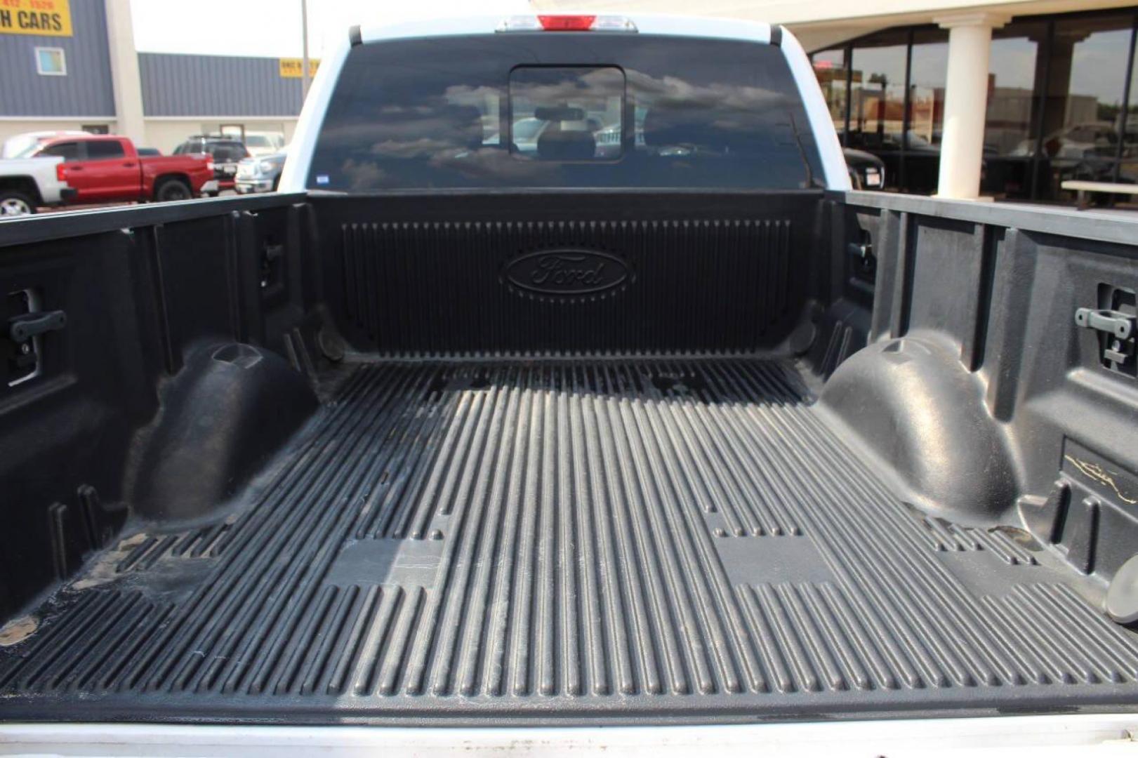 2016 White Ford F-150 XL SuperCrew 6.5-ft. Bed 4WD (1FTFW1EG1GK) with an 3.5 V6 engine, 6A transmission, located at 4301 NW 39th , Oklahoma City, OK, 73112, (405) 949-5600, 35.512135, -97.598671 - NO DRIVERS LICENCE -NO FULL COVERAGE INSURANCE - NO CREDIT CHECK. COME ON OVER TO SUPERSPORTS, TAKE A LOOK AND TEST DRIVE. PLEASE GIVE US A CALL AT (405) 949-5600. NO LICENCIA DE CONDUCIR - NO SEGURO DE COBERTURA TOTAL - NO VERIFICACION DE CREDITO. VISITENOS EN SUPERSPORTS, MIRE NUESTRO - Photo#13