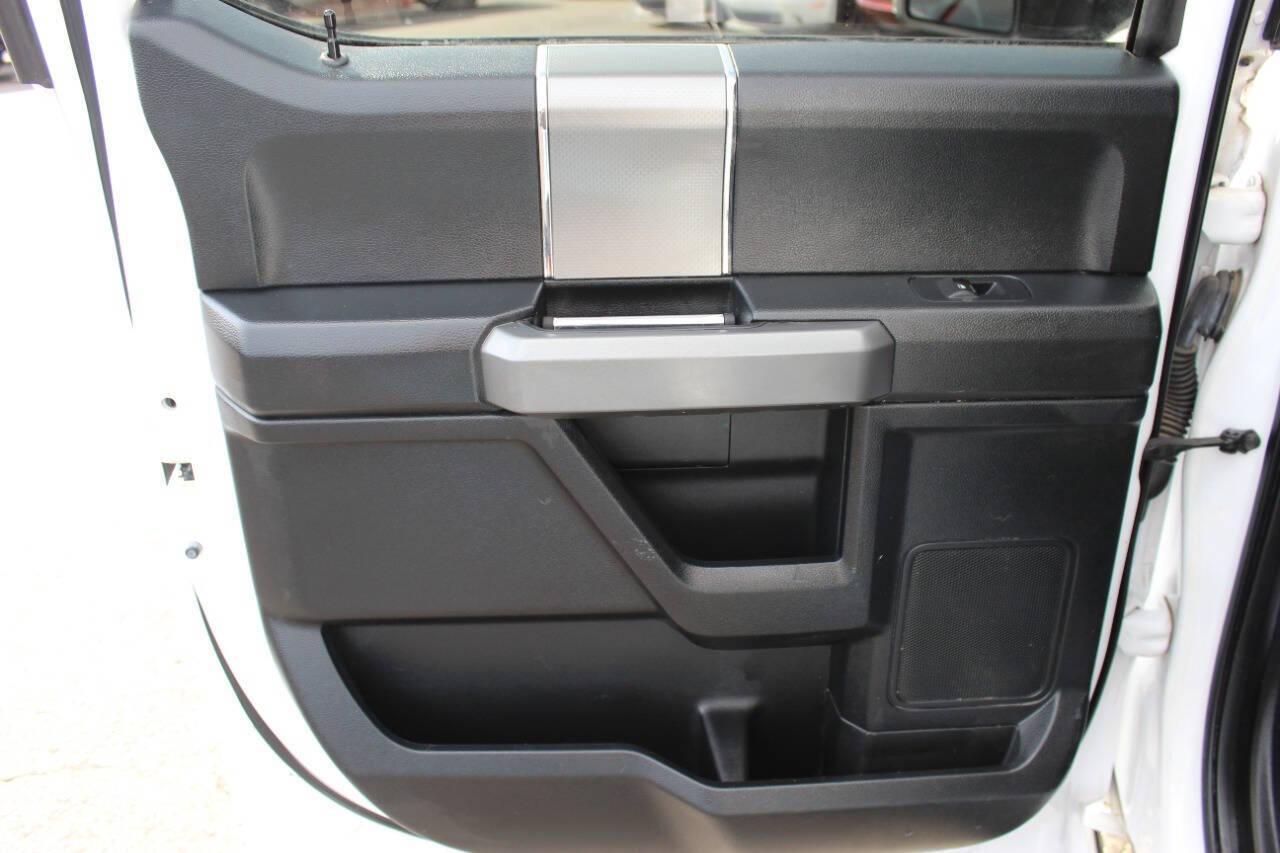 2016 White Ford F-150 XL SuperCrew 6.5-ft. Bed 4WD (1FTFW1EG1GK) with an 3.5L V6 Twin Turbocharger 3.5L V6 engine, Automatic 6-Speed transmission, located at 4301 NW 39th , Oklahoma City, OK, 73112, (405) 949-5600, 35.512135, -97.598671 - NO DRIVERS LICENCE -NO FULL COVERAGE INSURANCE - NO CREDIT CHECK. COME ON OVER TO SUPERSPORTS, TAKE A LOOK AND TEST DRIVE. PLEASE GIVE US A CALL AT (405) 949-5600. NO LICENCIA DE CONDUCIR - NO SEGURO DE COBERTURA TOTAL - NO VERIFICACION DE CREDITO. VISITENOS EN SUPERSPORTS, MIRE NUESTRO - Photo#15