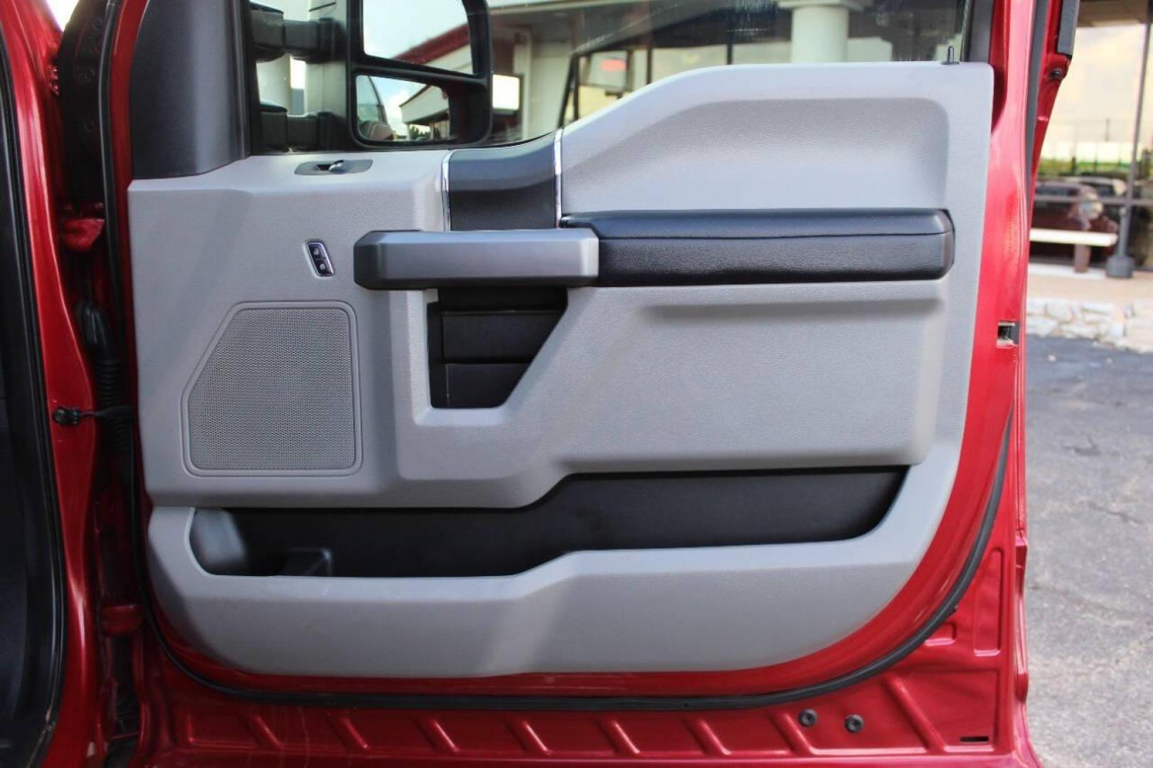 2020 Red Ford F-250 SD XL Crew Cab 4WD (1FT7W2BNXLE) with an 7.3L V8 OHV 16V engine, 6A transmission, located at 4301 NW 39th , Oklahoma City, OK, 73112, (405) 949-5600, 35.512135, -97.598671 - NO DRIVERS LICENCE -NO FULL COVERAGE INSURANCE - NO CREDIT CHECK. COME ON OVER TO SUPERSPORTS, TAKE A LOOK AND TEST DRIVE. PLEASE GIVE US A CALL AT (405) 949-5600. NO LICENCIA DE CONDUCIR - NO SEGURO DE COBERTURA TOTAL - NO VERIFICACION DE CREDITO. VISITENOS EN SUPERSPORTS, MIRE NUESTRO - Photo#9