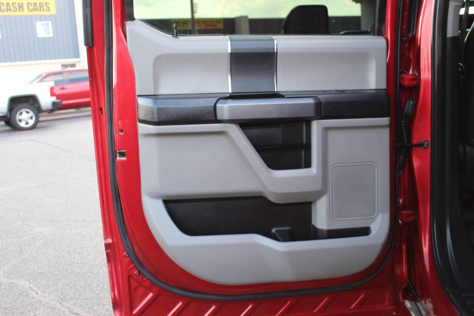 2020 Red Ford F-250 SD XL Crew Cab 4WD (1FT7W2BNXLE) with an 7.3L V8 OHV 16V engine, 6A transmission, located at 4301 NW 39th , Oklahoma City, OK, 73112, (405) 949-5600, 35.512135, -97.598671 - NO DRIVERS LICENCE -NO FULL COVERAGE INSURANCE - NO CREDIT CHECK. COME ON OVER TO SUPERSPORTS, TAKE A LOOK AND TEST DRIVE. PLEASE GIVE US A CALL AT (405) 949-5600. NO LICENCIA DE CONDUCIR - NO SEGURO DE COBERTURA TOTAL - NO VERIFICACION DE CREDITO. VISITENOS EN SUPERSPORTS, MIRE NUESTRO - Photo#15