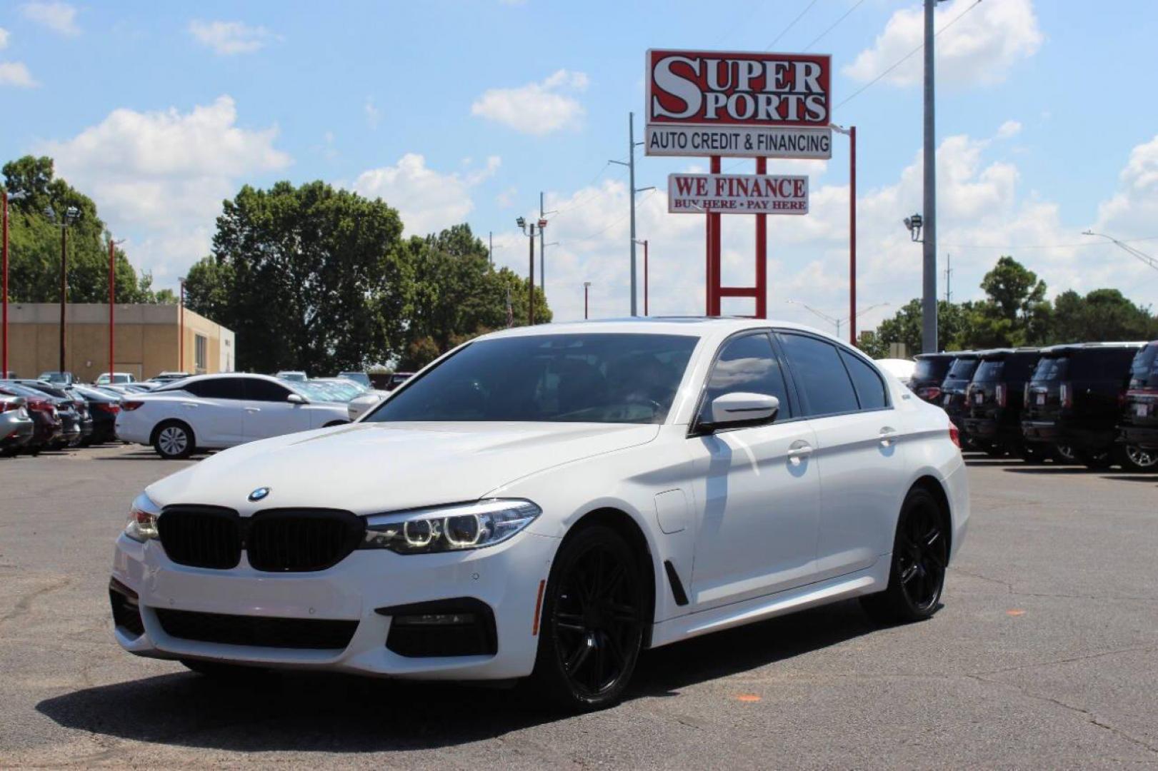 2019 White BMW 5-Series 530e iPerformance (WBAJA9C58KB) with an 2.0L L4 DOHC 16V TURBO HYBRID engine, 8A transmission, located at 4301 NW 39th , Oklahoma City, OK, 73112, (405) 949-5600, 35.512135, -97.598671 - NO DRIVERS LICENCE -NO FULL COVERAGE INSURANCE - NO CREDIT CHECK. COME ON OVER TO SUPERSPORTS, TAKE A LOOK AND TEST DRIVE. PLEASE GIVE US A CALL AT (405) 949-5600. NO LICENCIA DE CONDUCIR - NO SEGURO DE COBERTURA TOTAL - NO VERIFICACION DE CREDITO. VISITENOS EN SUPERSPORTS, MIRE NUESTRO - Photo#5
