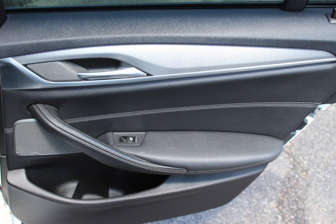 2019 White BMW 5 Series 530e iPerformance (WBAJA9C58KB) with an 2.0L I4 Turbocharger 2.0L I4 engine, Automatic 8-Speed transmission, located at 4301 NW 39th , Oklahoma City, OK, 73112, (405) 949-5600, 35.512135, -97.598671 - NO DRIVERS LICENCE -NO FULL COVERAGE INSURANCE - NO CREDIT CHECK. COME ON OVER TO SUPERSPORTS, TAKE A LOOK AND TEST DRIVE. PLEASE GIVE US A CALL AT (405) 949-5600. NO LICENCIA DE CONDUCIR - NO SEGURO DE COBERTURA TOTAL - NO VERIFICACION DE CREDITO. VISITENOS EN SUPERSPORTS, MIRE NUESTRO - Photo#11