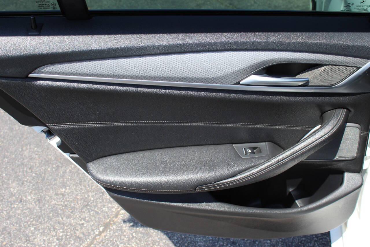 2019 White BMW 5 Series 530e iPerformance (WBAJA9C58KB) with an 2.0L I4 Turbocharger 2.0L I4 engine, Automatic 8-Speed transmission, located at 4301 NW 39th , Oklahoma City, OK, 73112, (405) 949-5600, 35.512135, -97.598671 - NO DRIVERS LICENCE -NO FULL COVERAGE INSURANCE - NO CREDIT CHECK. COME ON OVER TO SUPERSPORTS, TAKE A LOOK AND TEST DRIVE. PLEASE GIVE US A CALL AT (405) 949-5600. NO LICENCIA DE CONDUCIR - NO SEGURO DE COBERTURA TOTAL - NO VERIFICACION DE CREDITO. VISITENOS EN SUPERSPORTS, MIRE NUESTRO - Photo#13