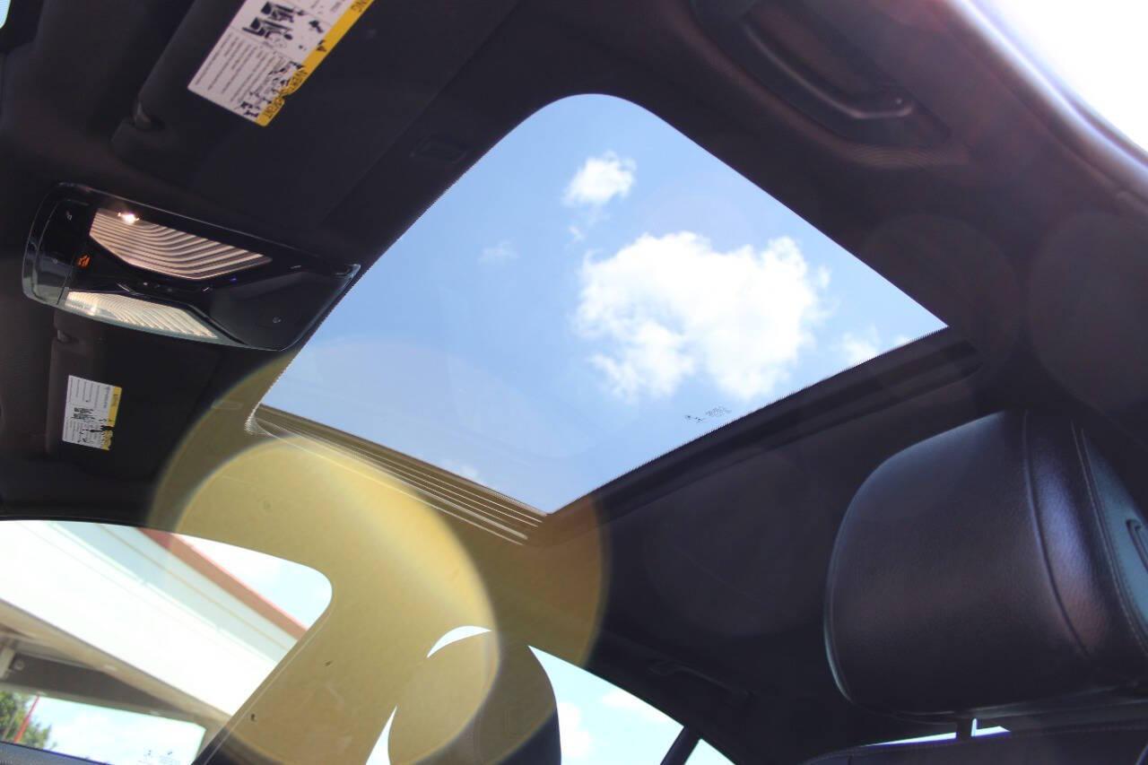 2019 White BMW 5 Series 530e iPerformance (WBAJA9C58KB) with an 2.0L I4 Turbocharger 2.0L I4 engine, Automatic 8-Speed transmission, located at 4301 NW 39th , Oklahoma City, OK, 73112, (405) 949-5600, 35.512135, -97.598671 - NO DRIVERS LICENCE -NO FULL COVERAGE INSURANCE - NO CREDIT CHECK. COME ON OVER TO SUPERSPORTS, TAKE A LOOK AND TEST DRIVE. PLEASE GIVE US A CALL AT (405) 949-5600. NO LICENCIA DE CONDUCIR - NO SEGURO DE COBERTURA TOTAL - NO VERIFICACION DE CREDITO. VISITENOS EN SUPERSPORTS, MIRE NUESTRO - Photo#17