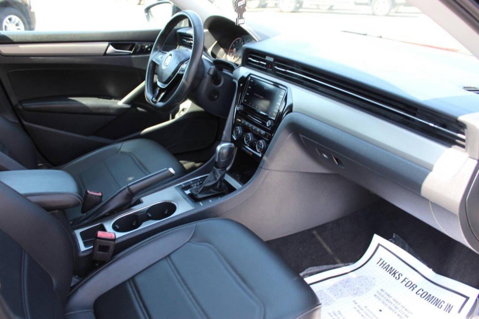 2021 Black Volkswagen Passat SE (1VWSA7A35MC) with an 2.0L L4 DOHC 16V engine, 6A transmission, located at 4301 NW 39th , Oklahoma City, OK, 73112, (405) 949-5600, 35.512135, -97.598671 - Photo#8