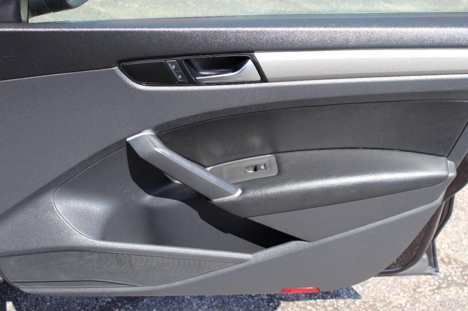 2021 Black Volkswagen Passat SE (1VWSA7A35MC) with an 2.0L L4 DOHC 16V engine, 6A transmission, located at 4301 NW 39th , Oklahoma City, OK, 73112, (405) 949-5600, 35.512135, -97.598671 - Photo#9