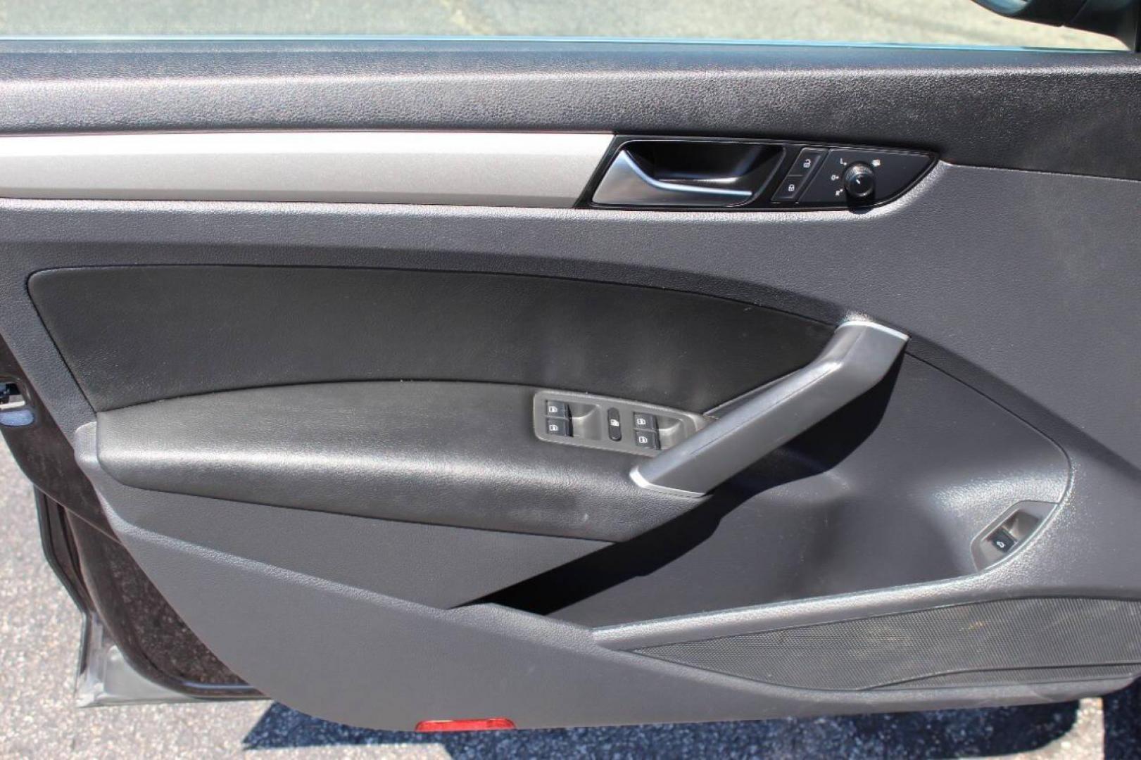 2021 Black Volkswagen Passat SE (1VWSA7A35MC) with an 2.0L L4 DOHC 16V engine, 6A transmission, located at 4301 NW 39th , Oklahoma City, OK, 73112, (405) 949-5600, 35.512135, -97.598671 - Photo#16