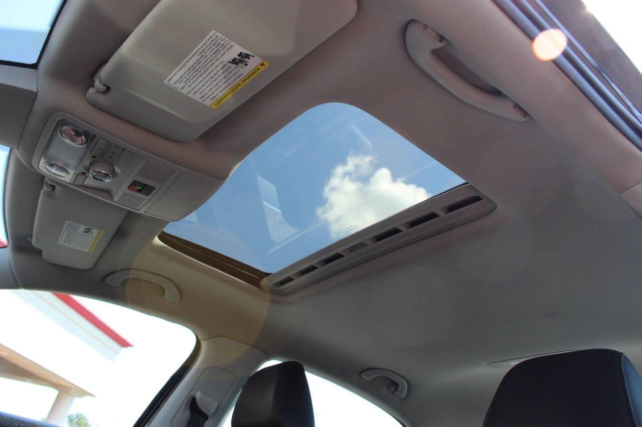 2021 Black Volkswagen Passat SE (1VWSA7A35MC) with an 2.0L L4 DOHC 16V engine, 6A transmission, located at 4301 NW 39th , Oklahoma City, OK, 73112, (405) 949-5600, 35.512135, -97.598671 - NO DRIVERS LICENCE -NO FULL COVERAGE INSURANCE - NO CREDIT CHECK. COME ON OVER TO SUPERSPORTS, TAKE A LOOK AND TEST DRIVE. PLEASE GIVE US A CALL AT (405) 949-5600. NO LICENCIA DE CONDUCIR - NO SEGURO DE COBERTURA TOTAL - NO VERIFICACION DE CREDITO. VISITENOS EN SUPERSPORTS, MIRE NUESTRO - Photo#18