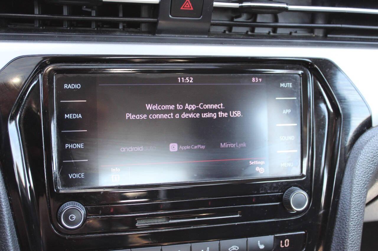 2021 Black Volkswagen Passat SE (1VWSA7A35MC) with an 2.0L L4 DOHC 16V engine, 6A transmission, located at 4301 NW 39th , Oklahoma City, OK, 73112, (405) 949-5600, 35.512135, -97.598671 - NO DRIVERS LICENCE -NO FULL COVERAGE INSURANCE - NO CREDIT CHECK. COME ON OVER TO SUPERSPORTS, TAKE A LOOK AND TEST DRIVE. PLEASE GIVE US A CALL AT (405) 949-5600. NO LICENCIA DE CONDUCIR - NO SEGURO DE COBERTURA TOTAL - NO VERIFICACION DE CREDITO. VISITENOS EN SUPERSPORTS, MIRE NUESTRO - Photo#20