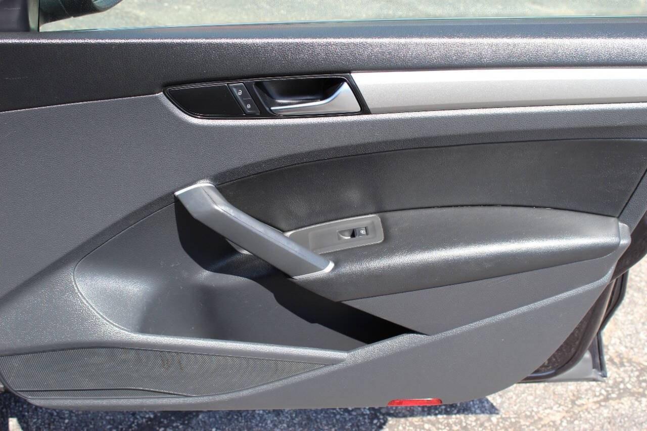 2021 Black Volkswagen Passat SE (1VWSA7A35MC) with an 2.0L I4 Turbocharger 2.0L I4 engine, Automatic 6-Speed transmission, located at 4301 NW 39th , Oklahoma City, OK, 73112, (405) 949-5600, 35.512135, -97.598671 - Hablamos espaol. SPEND SMART --- BUY FROM SUPER SPORTS. ASKING WHOLESALE CASH PRICE: $11,900 (CASH ONLY) PLUS $100 PROCESSING FEE. ALL PRICES, DOWN PAYMENTS, PAYMENTS, AND FINANCE TERMS ARE NEGOTIABLE AT THE TIME OF APPROVAL. WE WILL WORK WITH YOU TO FIT YOUR BUDGET. WE WILL EVEN LOW- Photo#9