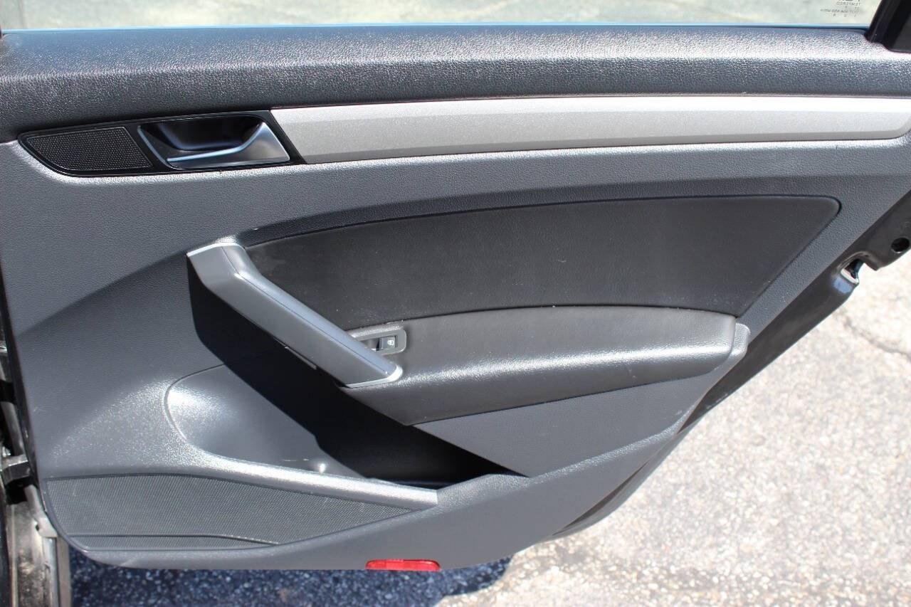 2021 Black Volkswagen Passat SE (1VWSA7A35MC) with an 2.0L I4 Turbocharger 2.0L I4 engine, Automatic 6-Speed transmission, located at 4301 NW 39th , Oklahoma City, OK, 73112, (405) 949-5600, 35.512135, -97.598671 - Hablamos espaol. SPEND SMART --- BUY FROM SUPER SPORTS. ASKING WHOLESALE CASH PRICE: $11,900 (CASH ONLY) PLUS $100 PROCESSING FEE. ALL PRICES, DOWN PAYMENTS, PAYMENTS, AND FINANCE TERMS ARE NEGOTIABLE AT THE TIME OF APPROVAL. WE WILL WORK WITH YOU TO FIT YOUR BUDGET. WE WILL EVEN LOW- Photo#11
