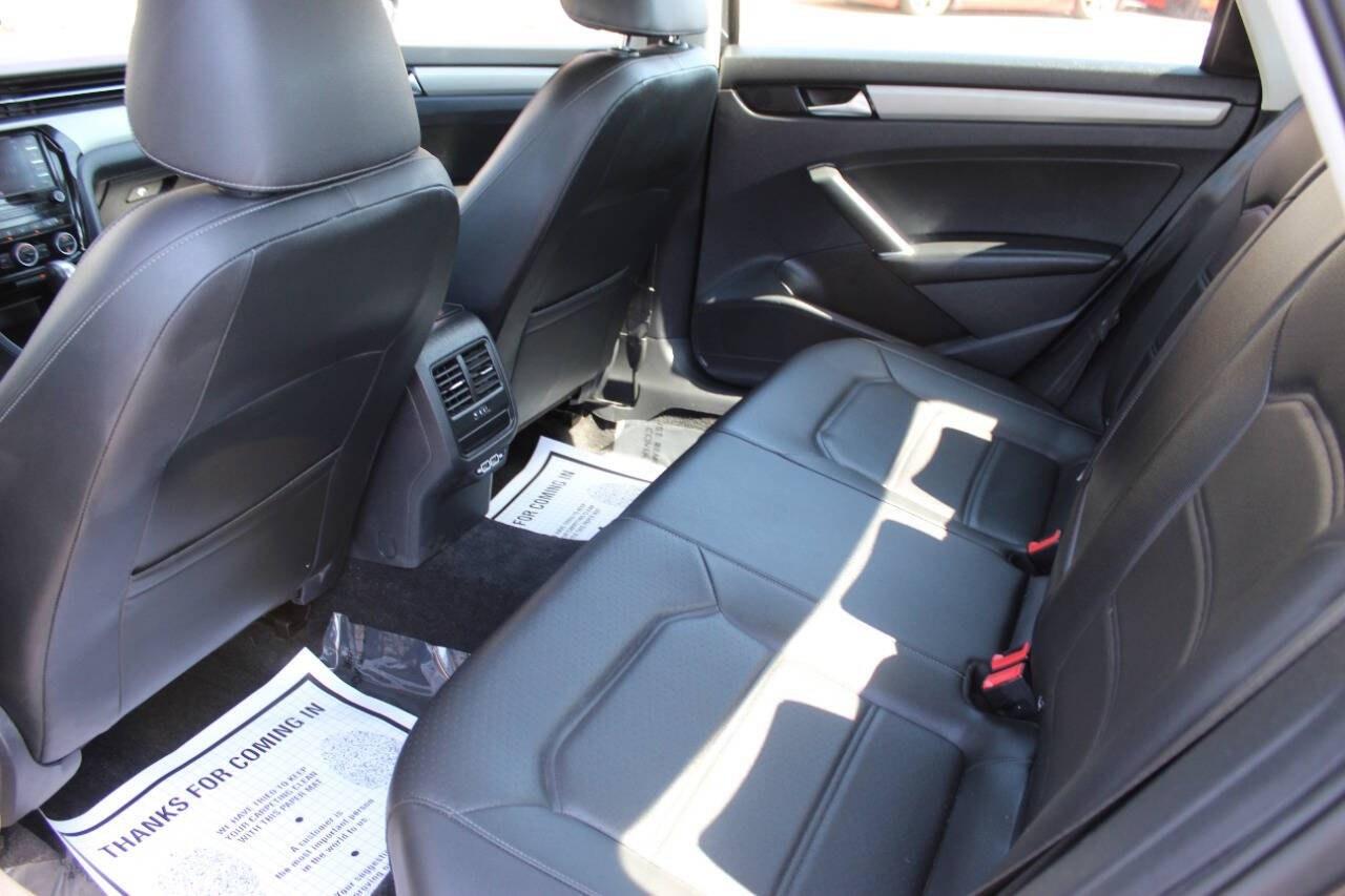 2021 Black Volkswagen Passat SE (1VWSA7A35MC) with an 2.0L I4 Turbocharger 2.0L I4 engine, Automatic 6-Speed transmission, located at 4301 NW 39th , Oklahoma City, OK, 73112, (405) 949-5600, 35.512135, -97.598671 - Hablamos espaol. SPEND SMART --- BUY FROM SUPER SPORTS. ASKING WHOLESALE CASH PRICE: $11,900 (CASH ONLY) PLUS $100 PROCESSING FEE. ALL PRICES, DOWN PAYMENTS, PAYMENTS, AND FINANCE TERMS ARE NEGOTIABLE AT THE TIME OF APPROVAL. WE WILL WORK WITH YOU TO FIT YOUR BUDGET. WE WILL EVEN LOW- Photo#13