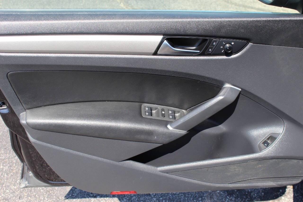 2021 Black Volkswagen Passat SE (1VWSA7A35MC) with an 2.0L I4 Turbocharger 2.0L I4 engine, Automatic 6-Speed transmission, located at 4301 NW 39th , Oklahoma City, OK, 73112, (405) 949-5600, 35.512135, -97.598671 - Hablamos espaol. SPEND SMART --- BUY FROM SUPER SPORTS. ASKING WHOLESALE CASH PRICE: $11,900 (CASH ONLY) PLUS $100 PROCESSING FEE. ALL PRICES, DOWN PAYMENTS, PAYMENTS, AND FINANCE TERMS ARE NEGOTIABLE AT THE TIME OF APPROVAL. WE WILL WORK WITH YOU TO FIT YOUR BUDGET. WE WILL EVEN LOW- Photo#16