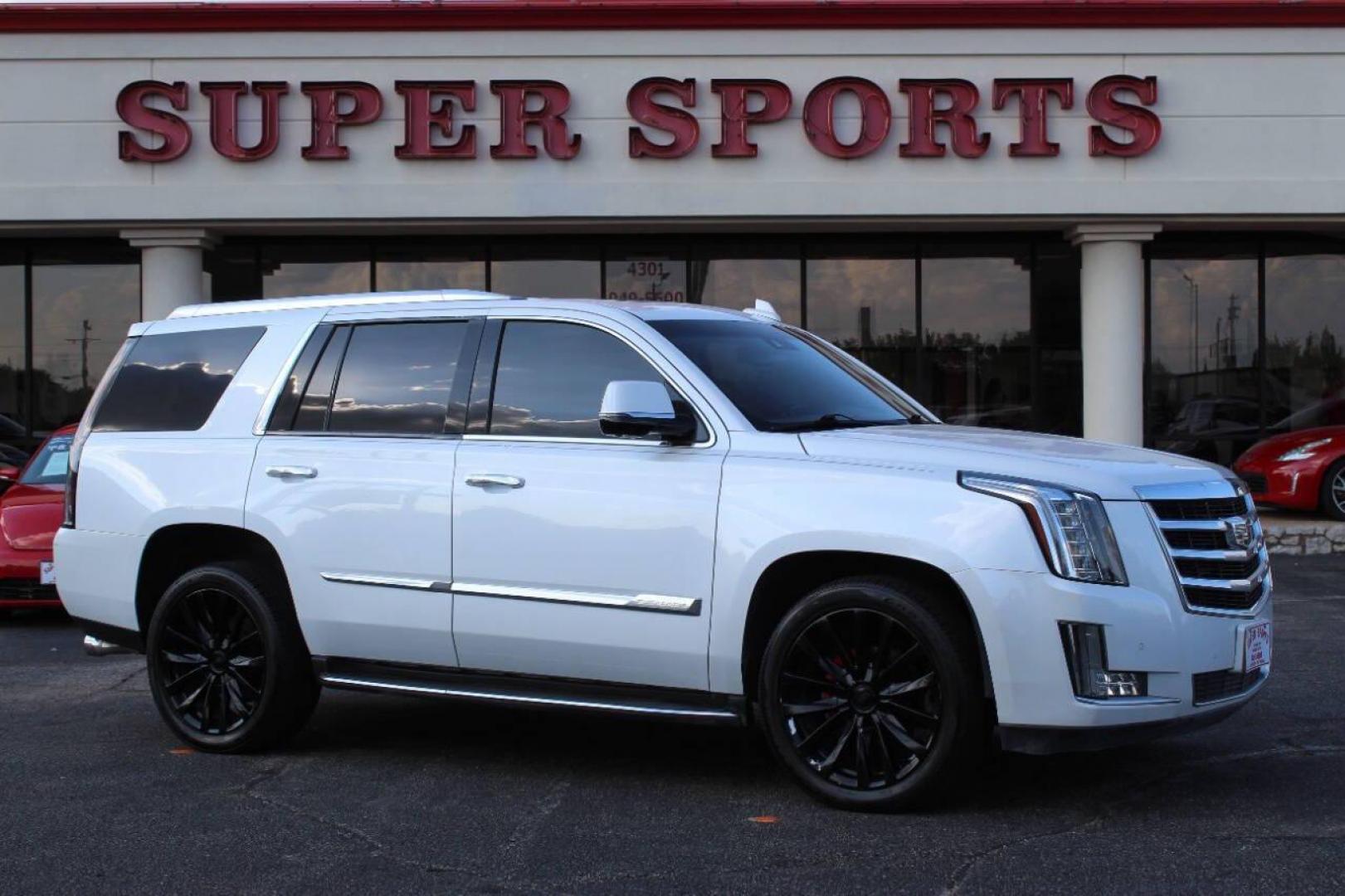 2016 White Cadillac Escalade Luxury 4WD (1GYS4BKJ9GR) with an 6.2L V8 OHV 16V FFV engine, 6A transmission, located at 4301 NW 39th , Oklahoma City, OK, 73112, (405) 949-5600, 35.512135, -97.598671 - NO DRIVERS LICENCE -NO FULL COVERAGE INSURANCE - NO CREDIT CHECK. COME ON OVER TO SUPERSPORTS, TAKE A LOOK AND TEST DRIVE. PLEASE GIVE US A CALL AT (405) 949-5600. NO LICENCIA DE CONDUCIR - NO SEGURO DE COBERTURA TOTAL - NO VERIFICACION DE CREDITO. VISITENOS EN SUPERSPORTS, MIRE NUESTRO - Photo#0