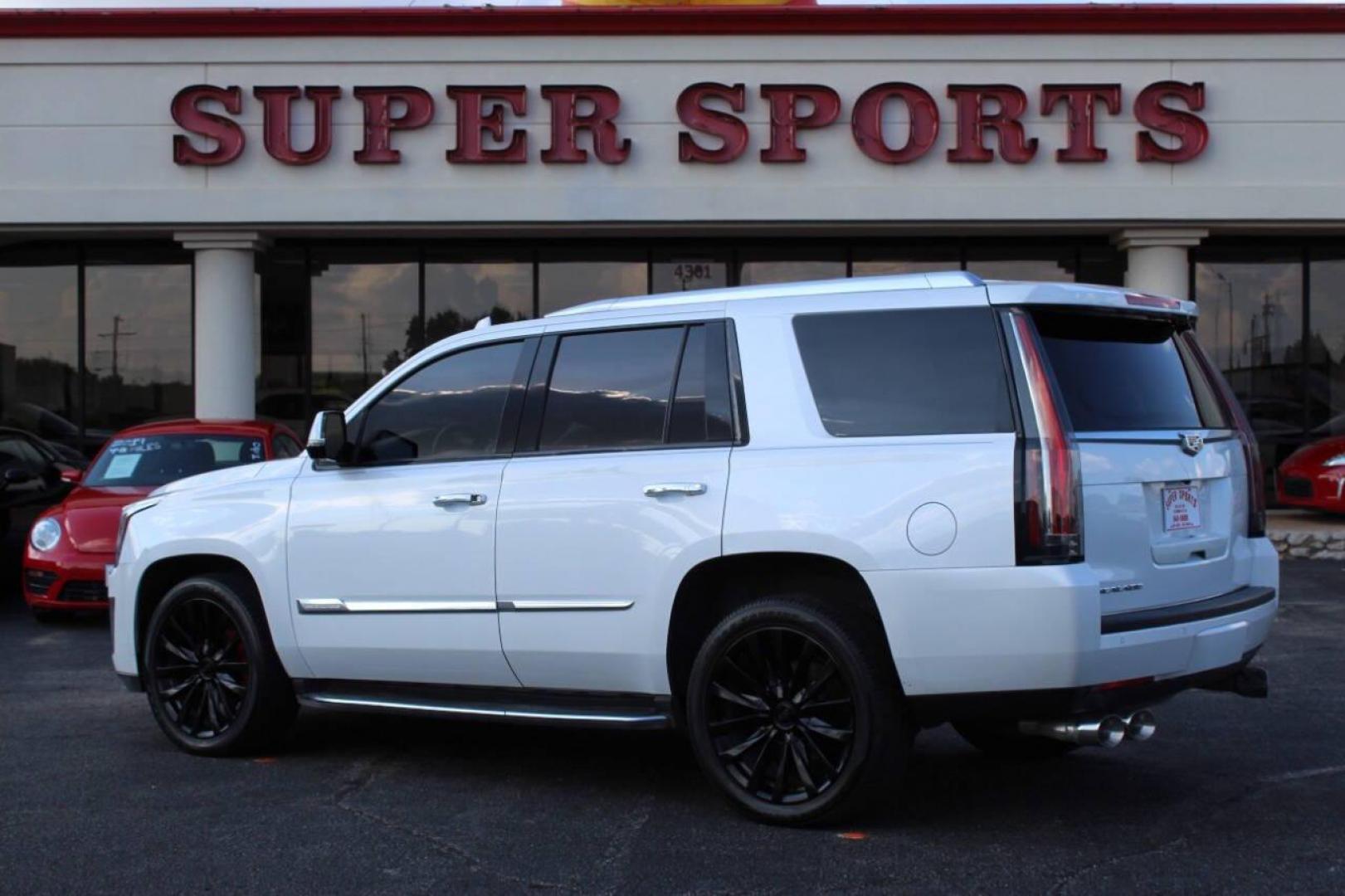 2016 White Cadillac Escalade Luxury 4WD (1GYS4BKJ9GR) with an 6.2L V8 OHV 16V FFV engine, 6A transmission, located at 4301 NW 39th , Oklahoma City, OK, 73112, (405) 949-5600, 35.512135, -97.598671 - NO DRIVERS LICENCE -NO FULL COVERAGE INSURANCE - NO CREDIT CHECK. COME ON OVER TO SUPERSPORTS, TAKE A LOOK AND TEST DRIVE. PLEASE GIVE US A CALL AT (405) 949-5600. NO LICENCIA DE CONDUCIR - NO SEGURO DE COBERTURA TOTAL - NO VERIFICACION DE CREDITO. VISITENOS EN SUPERSPORTS, MIRE NUESTRO - Photo#3