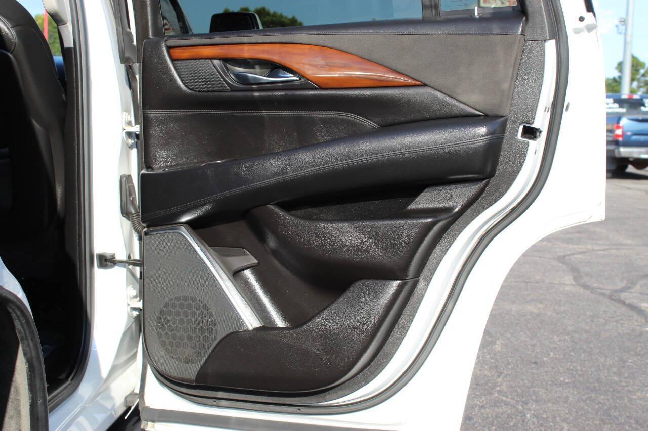 2016 White Cadillac Escalade Luxury 4WD (1GYS4BKJ9GR) with an 6.2L V8 6.2L V8 engine, Automatic 8-Speed transmission, located at 4301 NW 39th , Oklahoma City, OK, 73112, (405) 949-5600, 35.512135, -97.598671 - Hablamos espanol. SPEND SMART --- BUY FROM SUPER SPORTS. ALL PRICES, DOWN PAYMENTS, PAYMENTS, AND FINANCE TERMS ARE NEGOTIABLE AT THE TIME OF APPROVAL. WE WILL WORK WITH YOU TO FIT YOUR BUDGET. WE WILL EVEN LOWER AND ADJUST THE NUMBERS TO HELP MAKE THE VEHICLE MORE AFFORDABLE FOR YOU.- Photo#12