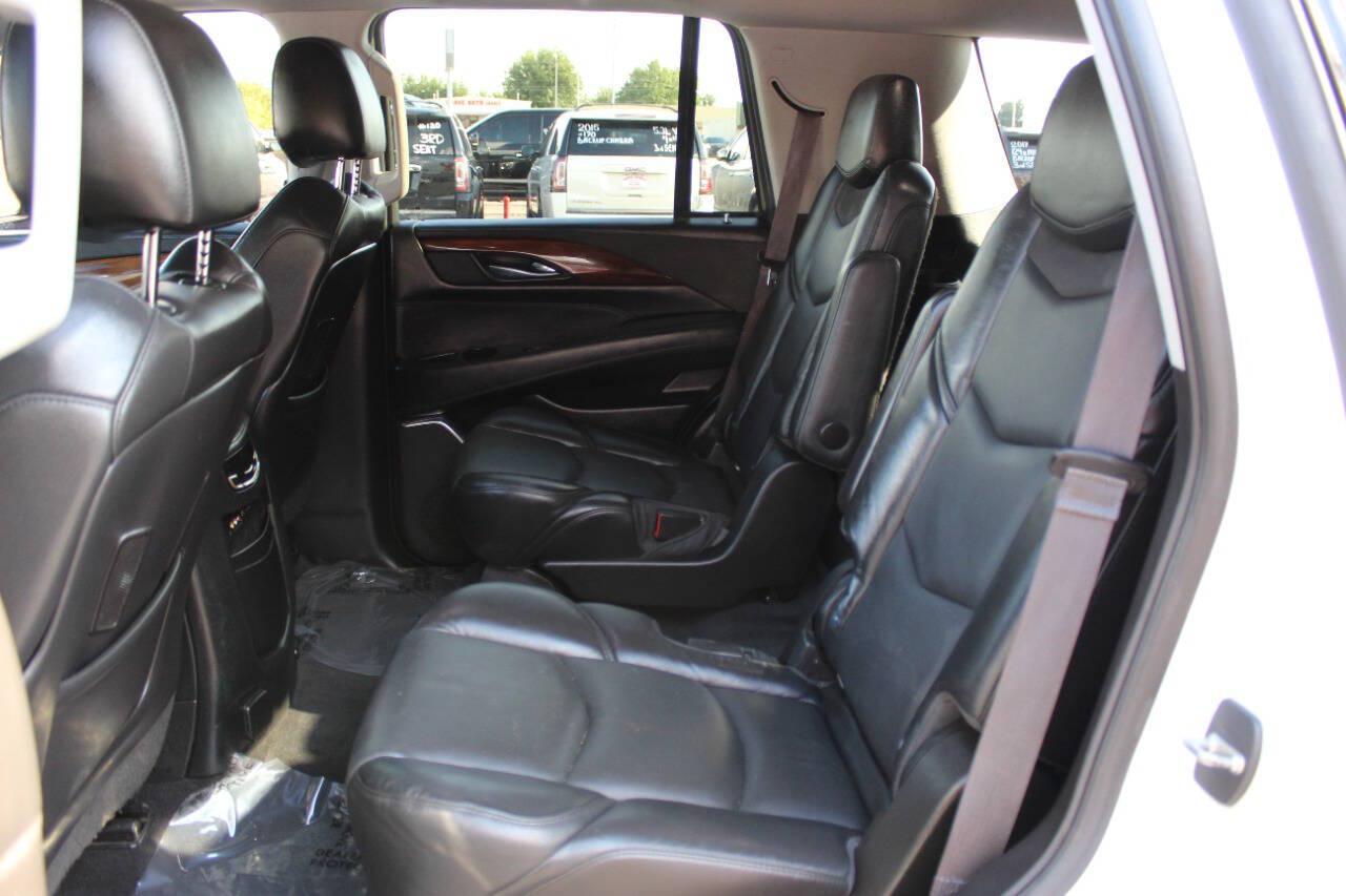 2016 White Cadillac Escalade Luxury 4WD (1GYS4BKJ9GR) with an 6.2L V8 6.2L V8 engine, Automatic 8-Speed transmission, located at 4301 NW 39th , Oklahoma City, OK, 73112, (405) 949-5600, 35.512135, -97.598671 - Hablamos espanol. SPEND SMART --- BUY FROM SUPER SPORTS. ALL PRICES, DOWN PAYMENTS, PAYMENTS, AND FINANCE TERMS ARE NEGOTIABLE AT THE TIME OF APPROVAL. WE WILL WORK WITH YOU TO FIT YOUR BUDGET. WE WILL EVEN LOWER AND ADJUST THE NUMBERS TO HELP MAKE THE VEHICLE MORE AFFORDABLE FOR YOU.- Photo#16
