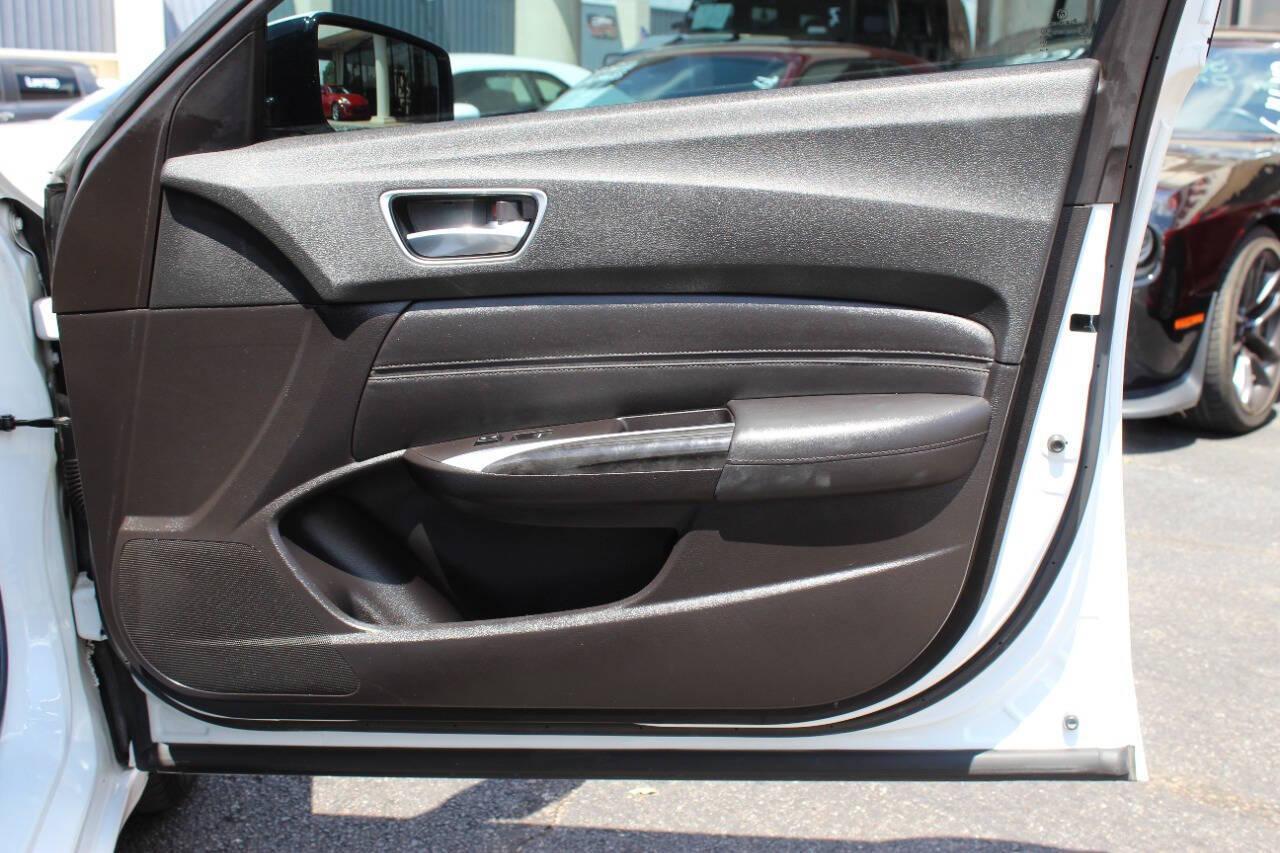 2020 White Acura TLX Base 2.4L (19UUB1F34LA) with an 2.4L L4 DOHC 16V engine, 8A transmission, located at 4301 NW 39th , Oklahoma City, OK, 73112, (405) 949-5600, 35.512135, -97.598671 - NO DRIVERS LICENCE -NO FULL COVERAGE INSURANCE - NO CREDIT CHECK. COME ON OVER TO SUPERSPORTS, TAKE A LOOK AND TEST DRIVE. PLEASE GIVE US A CALL AT (405) 949-5600. NO LICENCIA DE CONDUCIR - NO SEGURO DE COBERTURA TOTAL - NO VERIFICACION DE CREDITO. VISITENOS EN SUPERSPORTS, MIRE NUESTRO - Photo#9