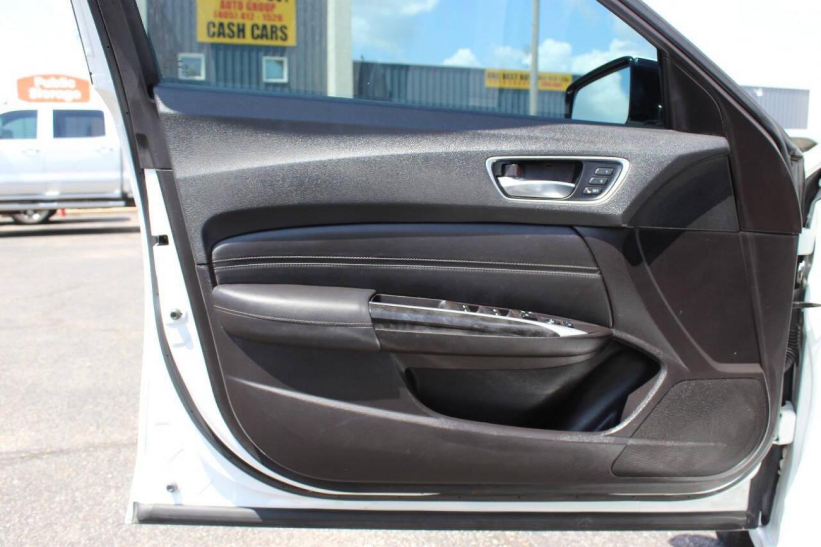 2020 White Acura TLX Base 2.4L (19UUB1F34LA) with an 2.4L L4 DOHC 16V engine, 8A transmission, located at 4301 NW 39th , Oklahoma City, OK, 73112, (405) 949-5600, 35.512135, -97.598671 - NO DRIVERS LICENCE -NO FULL COVERAGE INSURANCE - NO CREDIT CHECK. COME ON OVER TO SUPERSPORTS, TAKE A LOOK AND TEST DRIVE. PLEASE GIVE US A CALL AT (405) 949-5600. NO LICENCIA DE CONDUCIR - NO SEGURO DE COBERTURA TOTAL - NO VERIFICACION DE CREDITO. VISITENOS EN SUPERSPORTS, MIRE NUESTRO - Photo#15