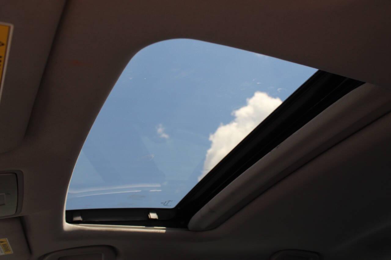 2020 White Acura TLX Base 2.4L (19UUB1F34LA) with an 2.4L L4 DOHC 16V engine, 8A transmission, located at 4301 NW 39th , Oklahoma City, OK, 73112, (405) 949-5600, 35.512135, -97.598671 - NO DRIVERS LICENCE -NO FULL COVERAGE INSURANCE - NO CREDIT CHECK. COME ON OVER TO SUPERSPORTS, TAKE A LOOK AND TEST DRIVE. PLEASE GIVE US A CALL AT (405) 949-5600. NO LICENCIA DE CONDUCIR - NO SEGURO DE COBERTURA TOTAL - NO VERIFICACION DE CREDITO. VISITENOS EN SUPERSPORTS, MIRE NUESTRO - Photo#17