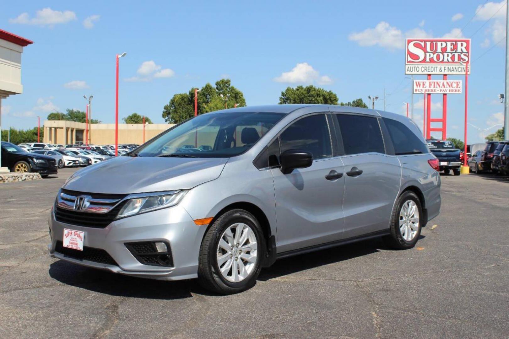 2020 Silver Honda Odyssey LX (5FNRL6H29LB) with an 3.5L V6 SOHC 24V engine, 9A transmission, located at 4301 NW 39th , Oklahoma City, OK, 73112, (405) 949-5600, 35.512135, -97.598671 - NO DRIVERS LICENCE -NO FULL COVERAGE INSURANCE - NO CREDIT CHECK. COME ON OVER TO SUPERSPORTS, TAKE A LOOK AND TEST DRIVE. PLEASE GIVE US A CALL AT (405) 949-5600. NO LICENCIA DE CONDUCIR - NO SEGURO DE COBERTURA TOTAL - NO VERIFICACION DE CREDITO. VISITENOS EN SUPERSPORTS, MIRE NUESTRO - Photo#6
