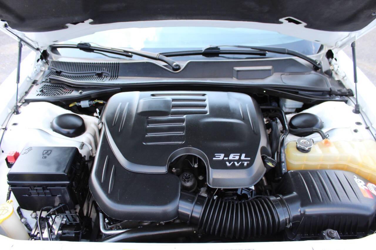 2014 White Dodge Challenger SXT (2C3CDYAG5EH) with an 3.6L V6 DOHC 24V engine, 5-Speed Automatic transmission, located at 4301 NW 39th , Oklahoma City, OK, 73112, (405) 949-5600, 35.512135, -97.598671 - NO DRIVERS LICENCE -NO FULL COVERAGE INSURANCE - NO CREDIT CHECK. COME ON OVER TO SUPERSPORTS, TAKE A LOOK AND TEST DRIVE. PLEASE GIVE US A CALL AT (405) 949-5600. NO LICENCIA DE CONDUCIR - NO SEGURO DE COBERTURA TOTAL - NO VERIFICACION DE CREDITO. VISITENOS EN SUPERSPORTS, MIRE NUESTRO - Photo#7