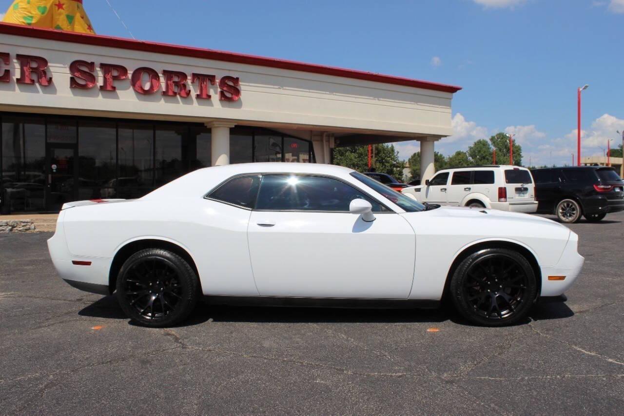 2014 White Dodge Challenger SXT (2C3CDYAG5EH) with an 3.6L V6 DOHC 24V engine, 5-Speed Automatic transmission, located at 4301 NW 39th , Oklahoma City, OK, 73112, (405) 949-5600, 35.512135, -97.598671 - NO DRIVERS LICENCE -NO FULL COVERAGE INSURANCE - NO CREDIT CHECK. COME ON OVER TO SUPERSPORTS, TAKE A LOOK AND TEST DRIVE. PLEASE GIVE US A CALL AT (405) 949-5600. NO LICENCIA DE CONDUCIR - NO SEGURO DE COBERTURA TOTAL - NO VERIFICACION DE CREDITO. VISITENOS EN SUPERSPORTS, MIRE NUESTRO - Photo#2