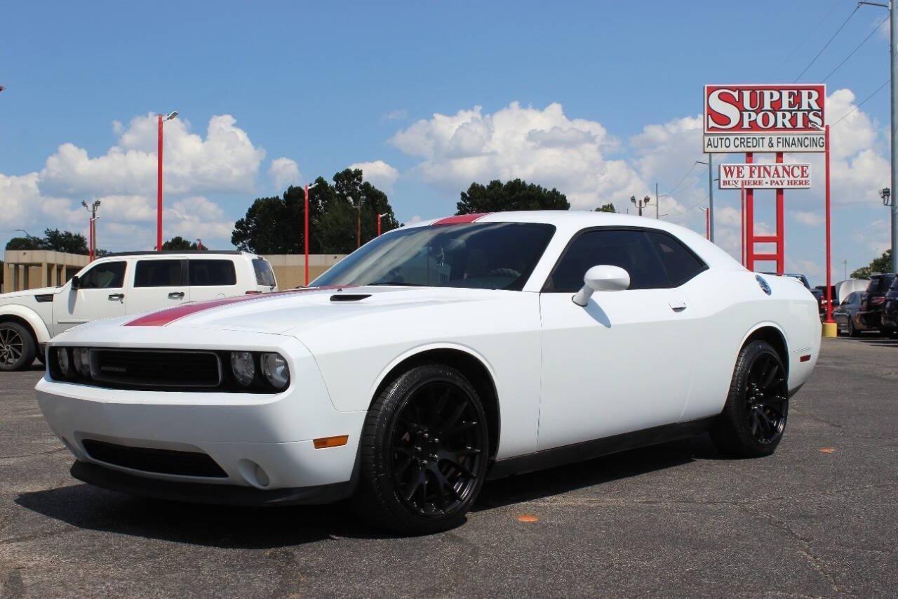 2014 White Dodge Challenger SXT (2C3CDYAG5EH) with an 3.6L V6 DOHC 24V engine, 5-Speed Automatic transmission, located at 4301 NW 39th , Oklahoma City, OK, 73112, (405) 949-5600, 35.512135, -97.598671 - NO DRIVERS LICENCE -NO FULL COVERAGE INSURANCE - NO CREDIT CHECK. COME ON OVER TO SUPERSPORTS, TAKE A LOOK AND TEST DRIVE. PLEASE GIVE US A CALL AT (405) 949-5600. NO LICENCIA DE CONDUCIR - NO SEGURO DE COBERTURA TOTAL - NO VERIFICACION DE CREDITO. VISITENOS EN SUPERSPORTS, MIRE NUESTRO - Photo#6