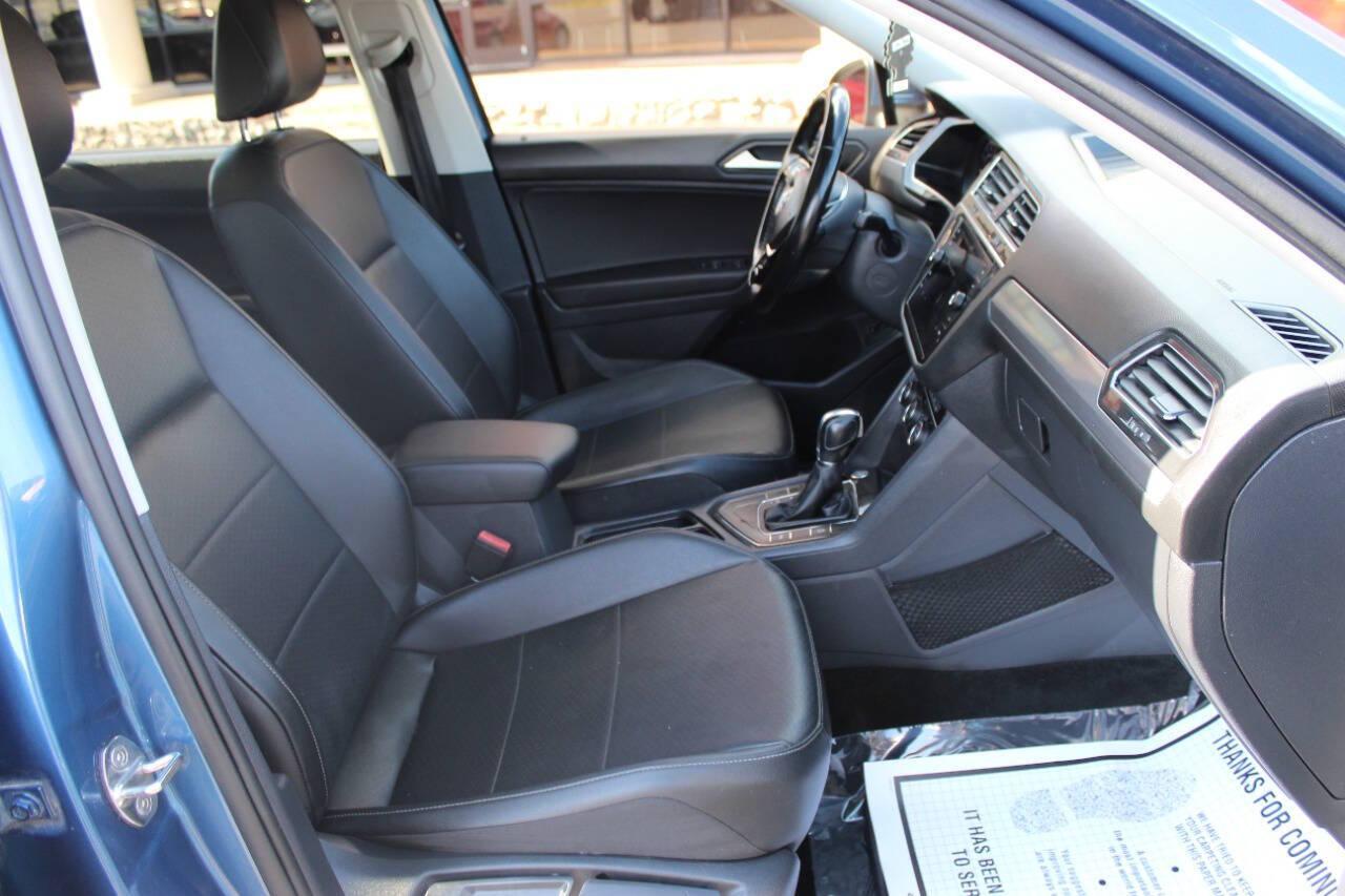 2019 Blue Volkswagen Tiguan SE (3VV3B7AX4KM) with an 2.0L L4 DOHC 16V TURBO engine, 8A transmission, located at 4301 NW 39th , Oklahoma City, OK, 73112, (405) 949-5600, 35.512135, -97.598671 - NO DRIVERS LICENCE -NO FULL COVERAGE INSURANCE - NO CREDIT CHECK. COME ON OVER TO SUPERSPORTS, TAKE A LOOK AND TEST DRIVE. PLEASE GIVE US A CALL AT (405) 949-5600. NO LICENCIA DE CONDUCIR - NO SEGURO DE COBERTURA TOTAL - NO VERIFICACION DE CREDITO. VISITENOS EN SUPERSPORTS, MIRE NUESTRO - Photo#8