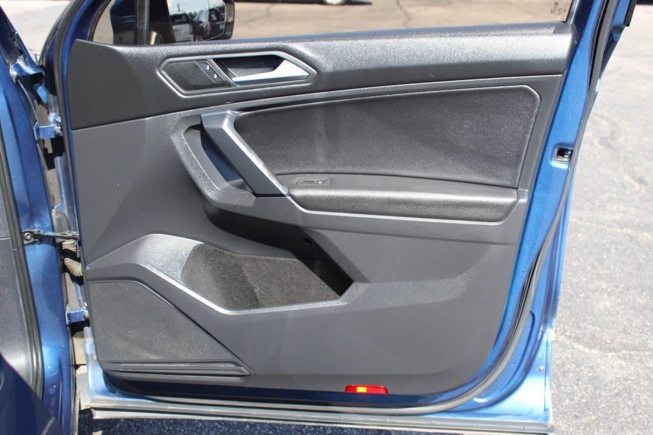 2019 Blue Volkswagen Tiguan SE (3VV3B7AX4KM) with an 2.0L L4 DOHC 16V TURBO engine, 8A transmission, located at 4301 NW 39th , Oklahoma City, OK, 73112, (405) 949-5600, 35.512135, -97.598671 - NO DRIVERS LICENCE -NO FULL COVERAGE INSURANCE - NO CREDIT CHECK. COME ON OVER TO SUPERSPORTS, TAKE A LOOK AND TEST DRIVE. PLEASE GIVE US A CALL AT (405) 949-5600. NO LICENCIA DE CONDUCIR - NO SEGURO DE COBERTURA TOTAL - NO VERIFICACION DE CREDITO. VISITENOS EN SUPERSPORTS, MIRE NUESTRO - Photo#9